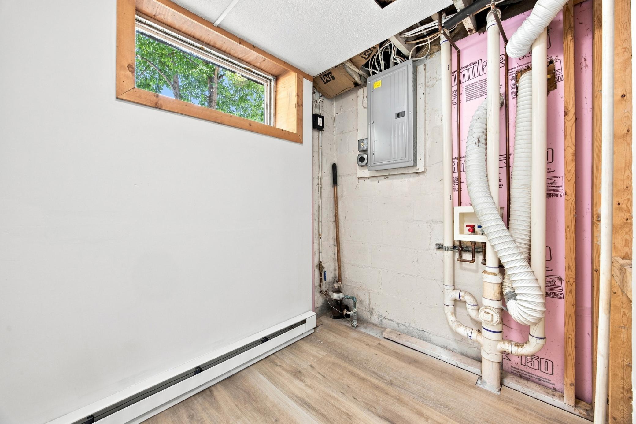 1948 single family home for sale at 1102 2nd Street S in Moorhead, MN — 4 bed, 2 bath (photo 27 of 44)