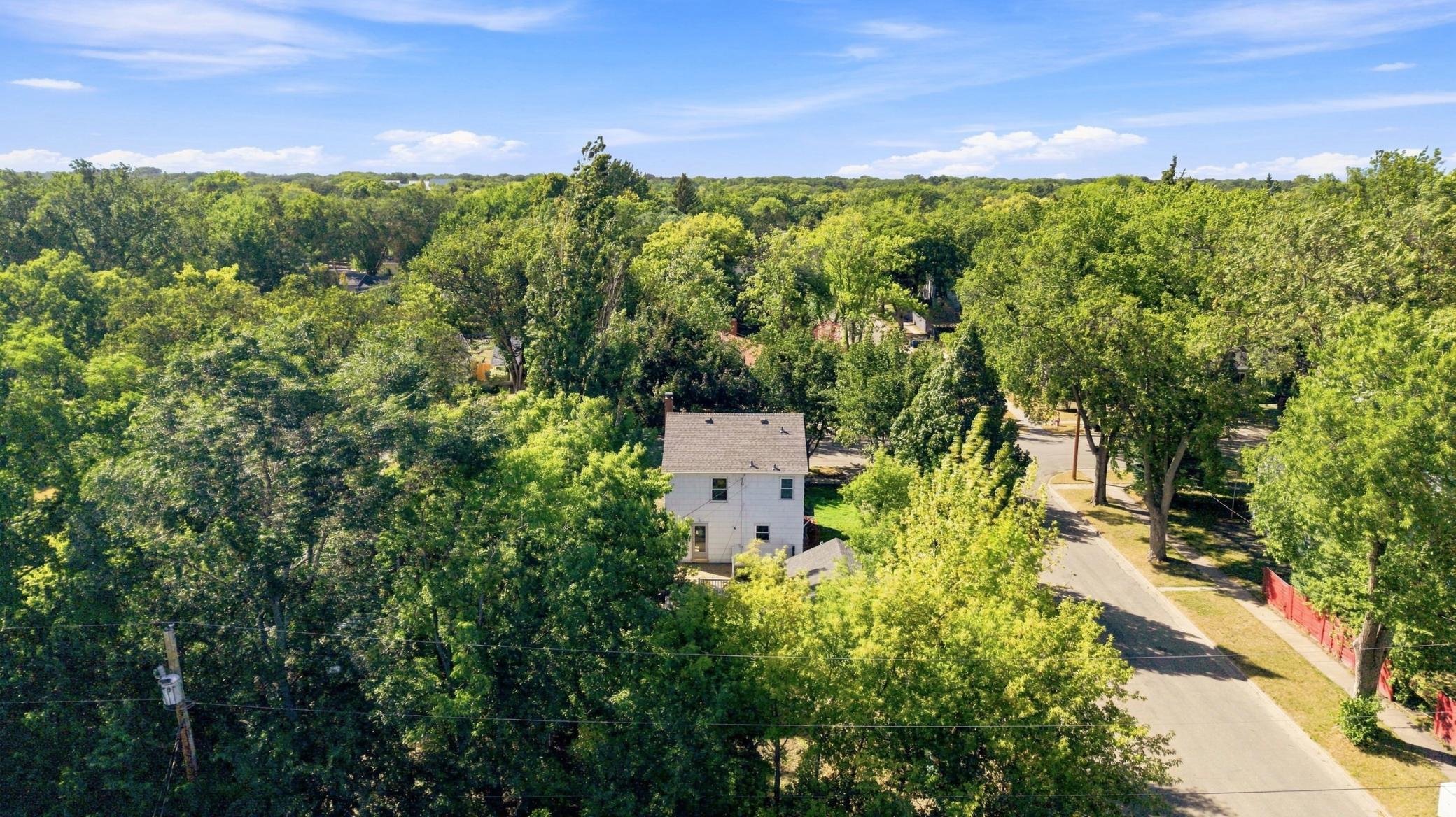 1948 single family home for sale at 1102 2nd Street S in Moorhead, MN — 4 bed, 2 bath (photo 38 of 44)