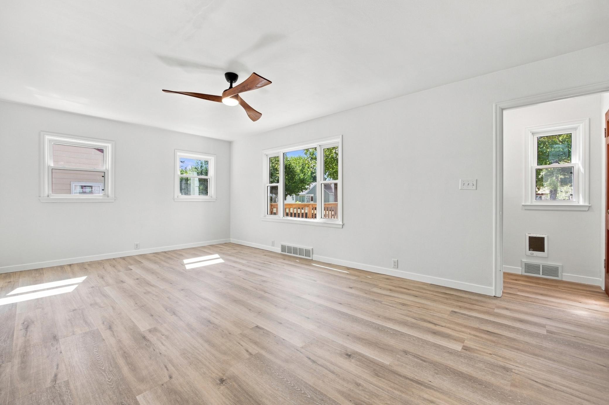 1948 single family home for sale at 1102 2nd Street S in Moorhead, MN — 4 bed, 2 bath (photo 5 of 44)