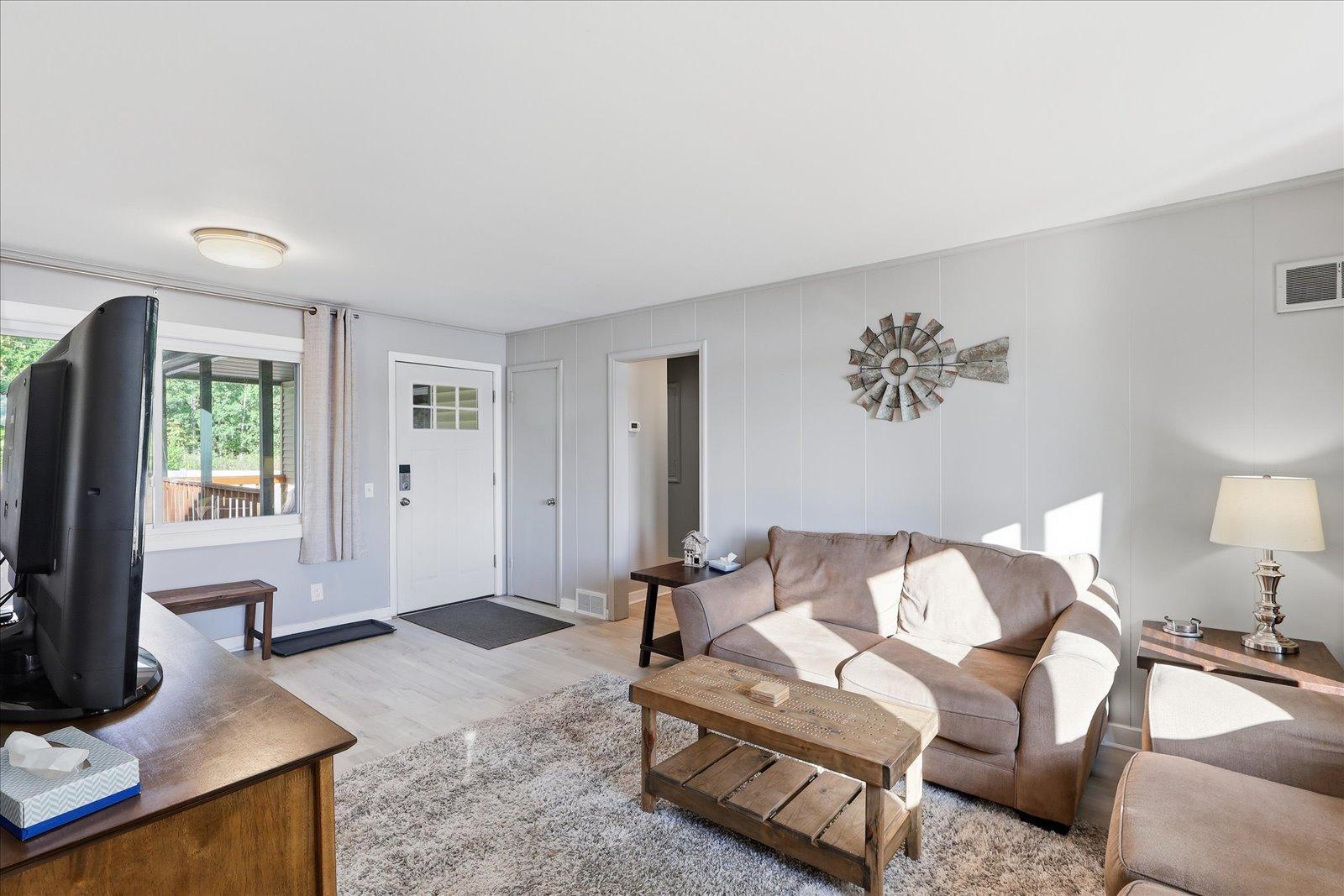 1968 single family home for sale at 28294 E Bass Lake Road in Grand Rapids, MN — 3 bed, 2 bath (photo 4 of 27)