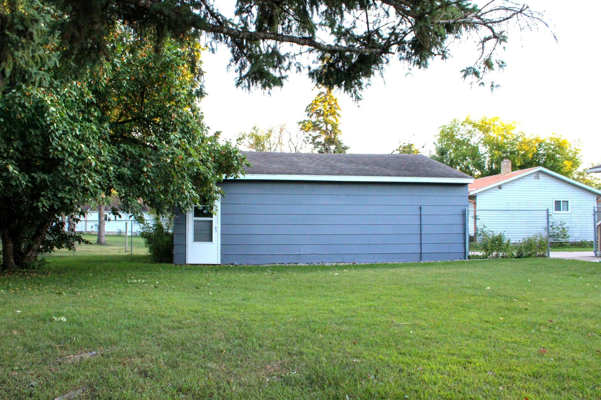 1966 single family home for sale at 816 Foss Avenue N in Fosston, MN — 4 bed, 2 bath (photo 26 of 31)