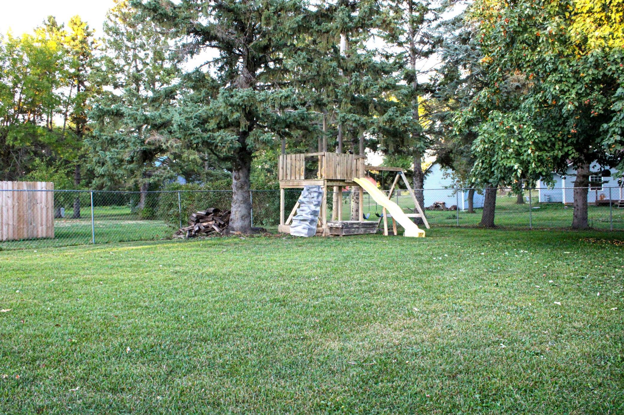 1966 single family home for sale at 816 Foss Avenue N in Fosston, MN — 4 bed, 2 bath (photo 27 of 31)