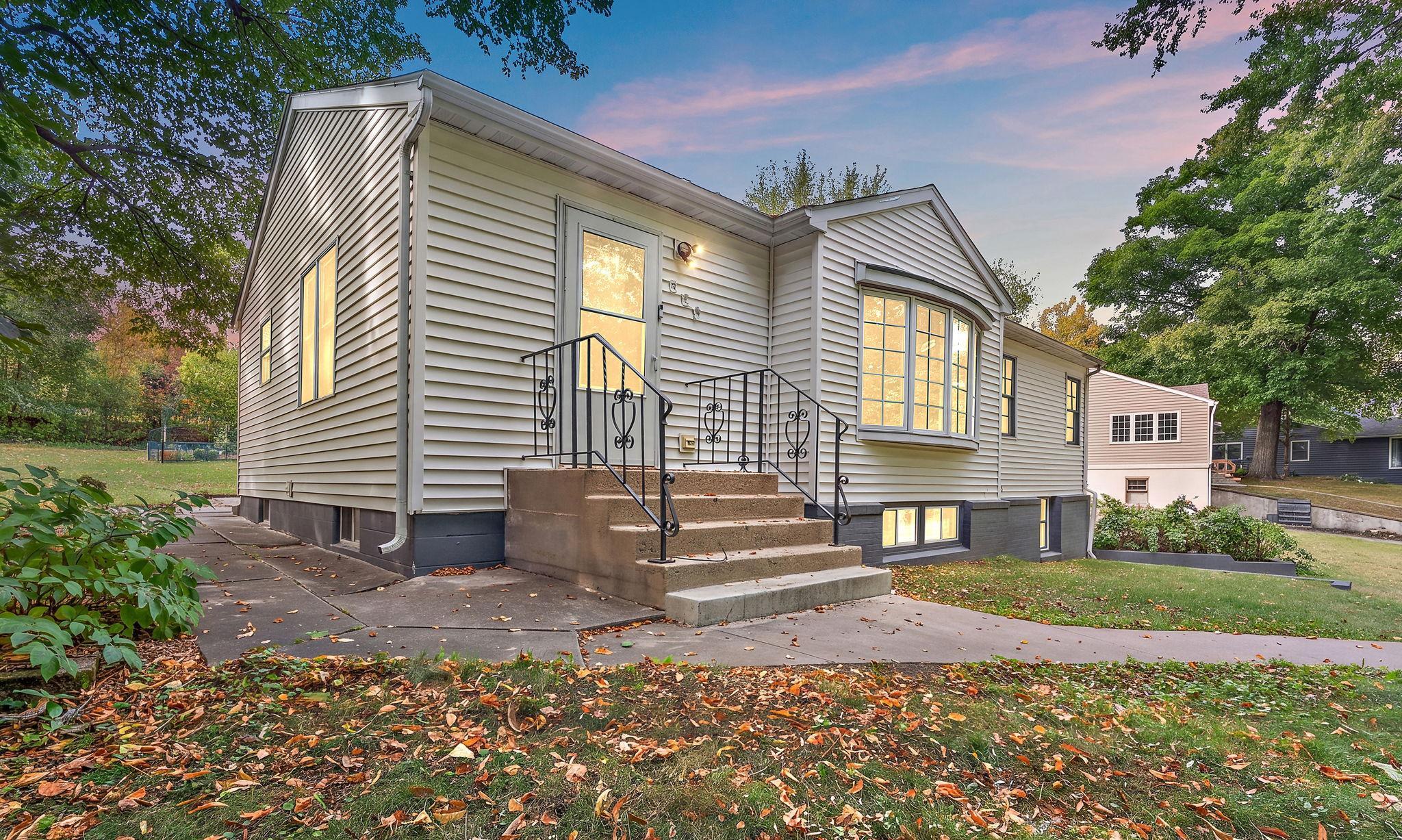 1952 single family home for sale at 320 Fingal Drive in Alexandria, MN — 4 bed, 2 bath (photo 2 of 41)