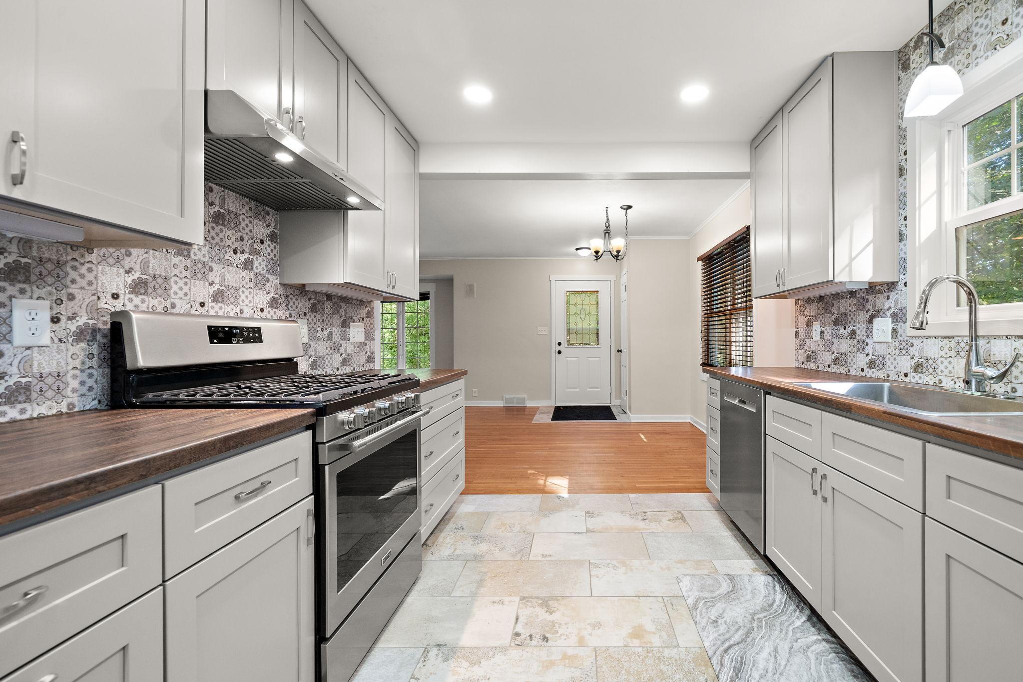 1952 single family home for sale at 320 Fingal Drive in Alexandria, MN — 4 bed, 2 bath (photo 12 of 41)