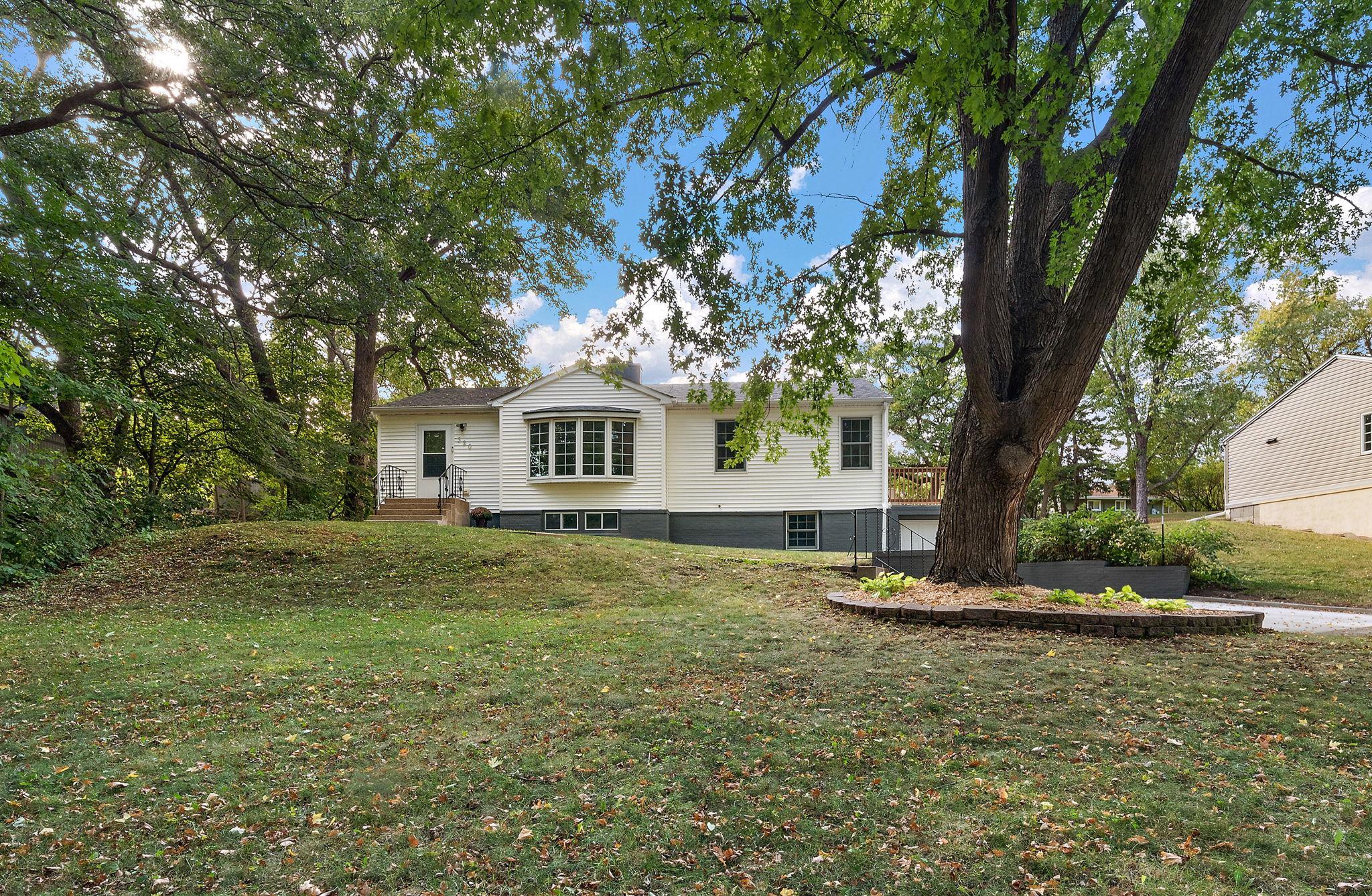 1952 single family home for sale at 320 Fingal Drive in Alexandria, MN — 4 bed, 2 bath (photo 3 of 41)