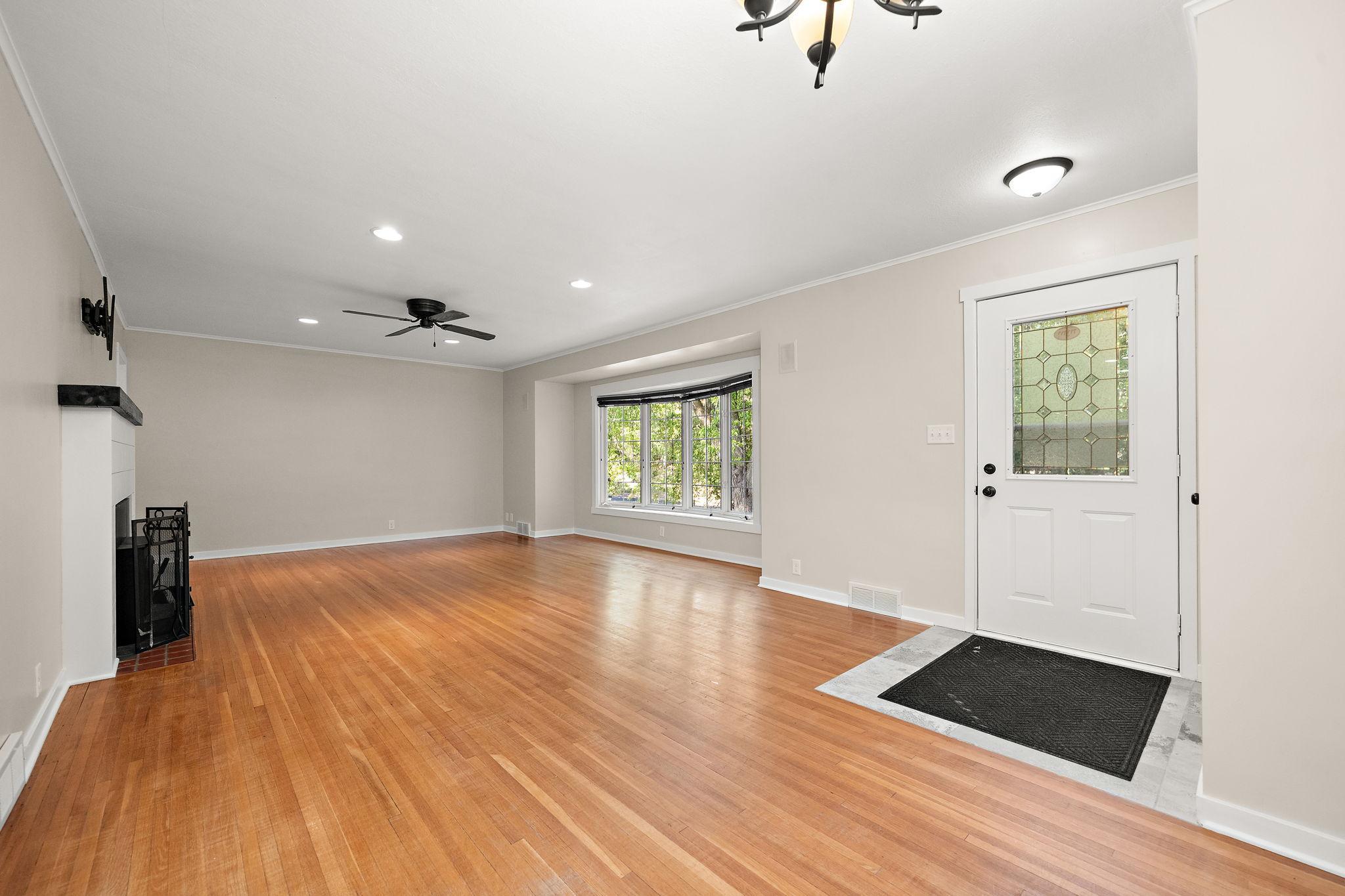 1952 single family home for sale at 320 Fingal Drive in Alexandria, MN — 4 bed, 2 bath (photo 4 of 41)
