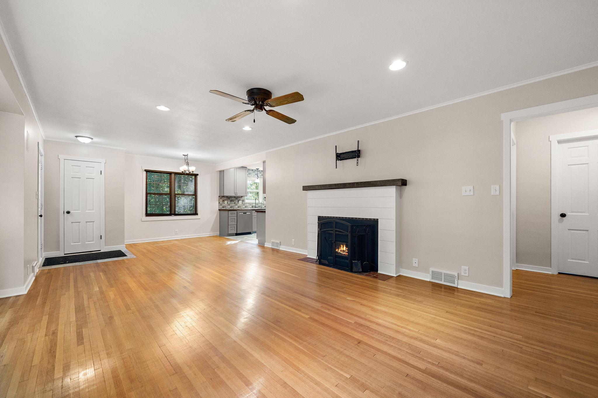 1952 single family home for sale at 320 Fingal Drive in Alexandria, MN — 4 bed, 2 bath (photo 6 of 41)