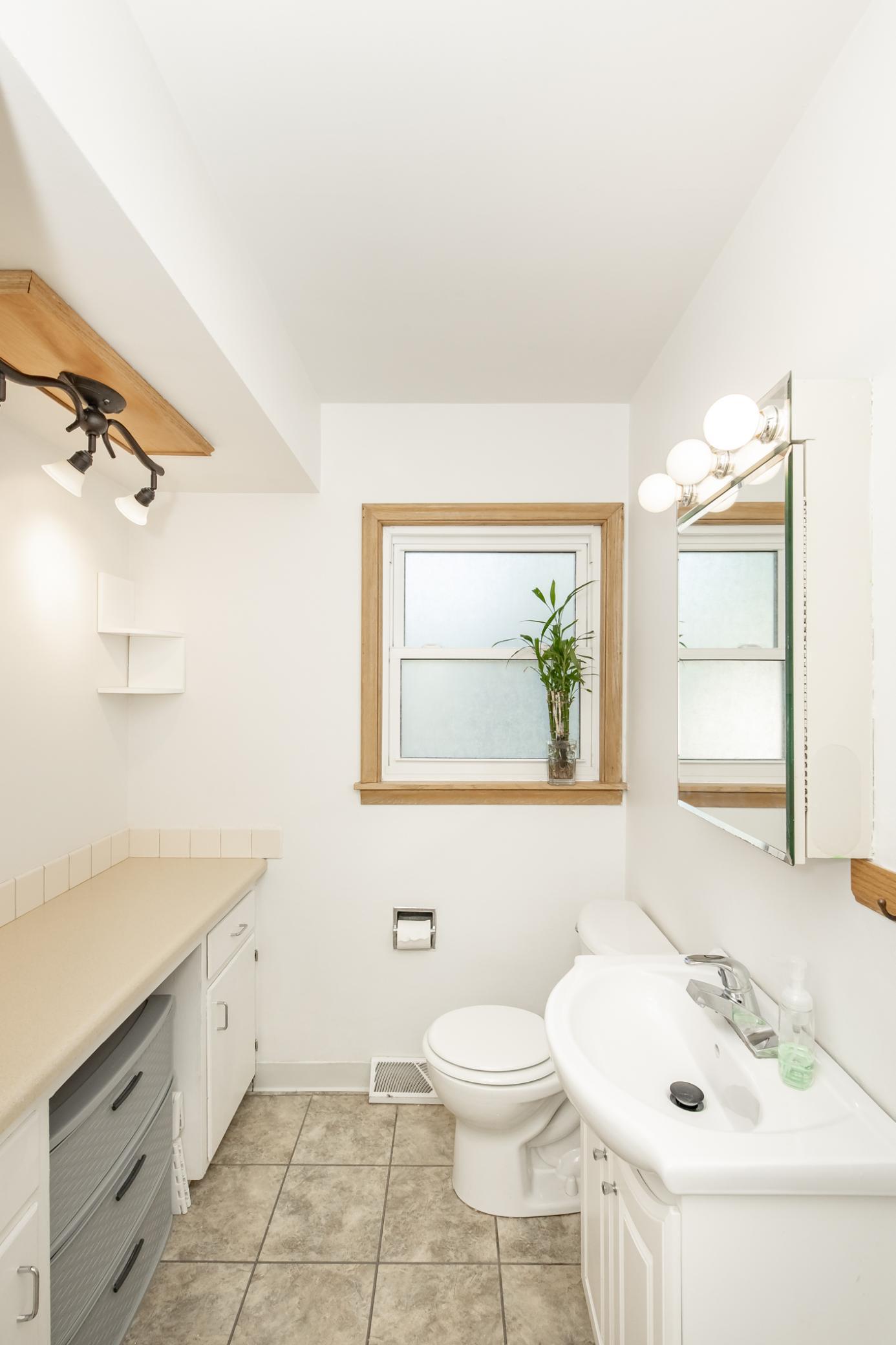 1948 single family home for sale at 1320 5th Street S in Moorhead, MN — 6 bed, 3 bath (photo 15 of 34)