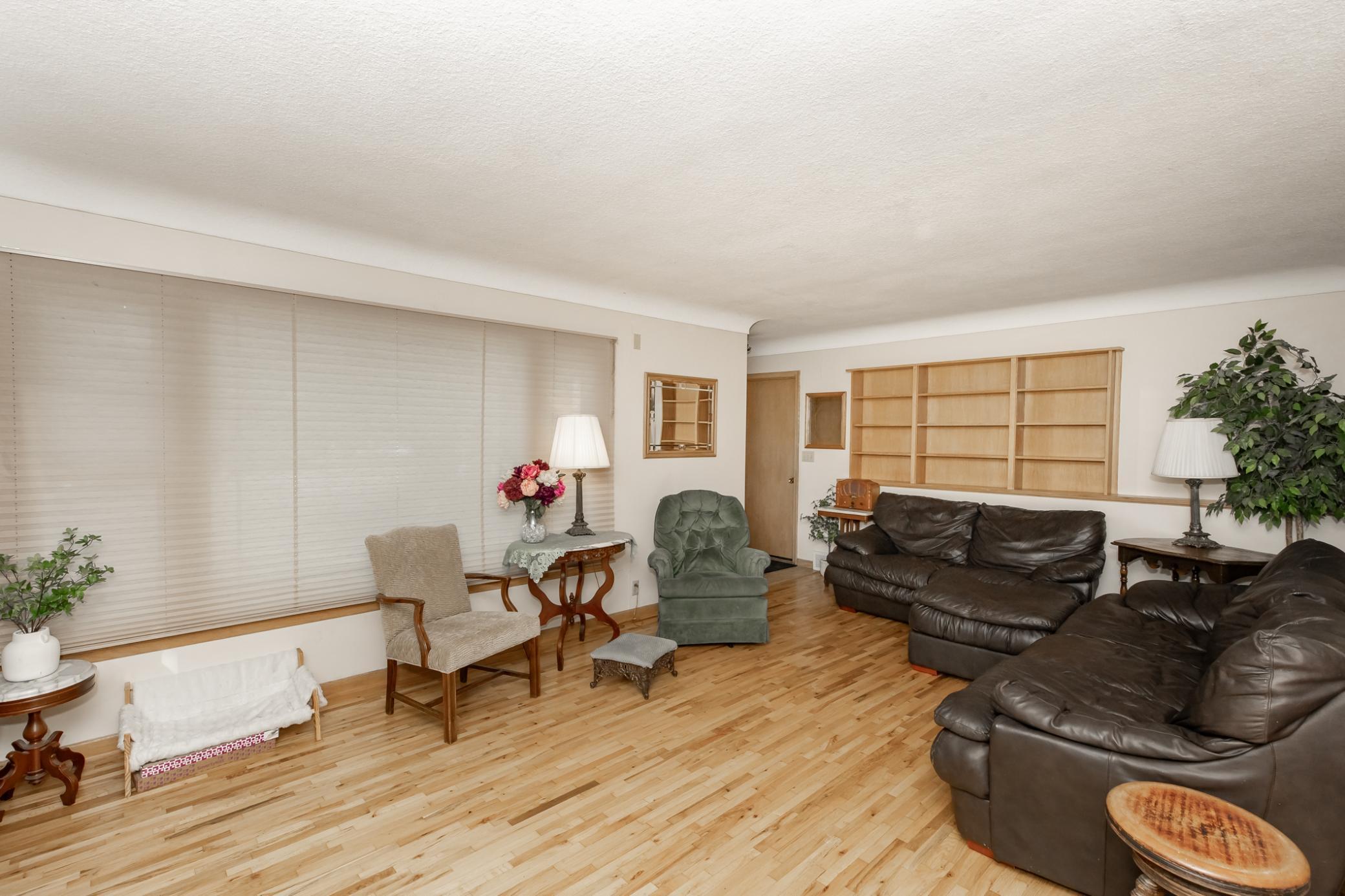 1948 single family home for sale at 1320 5th Street S in Moorhead, MN — 6 bed, 3 bath (photo 4 of 34)