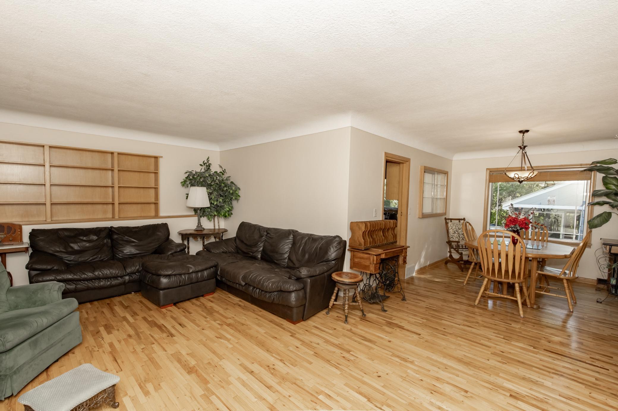 1948 single family home for sale at 1320 5th Street S in Moorhead, MN — 6 bed, 3 bath (photo 5 of 34)