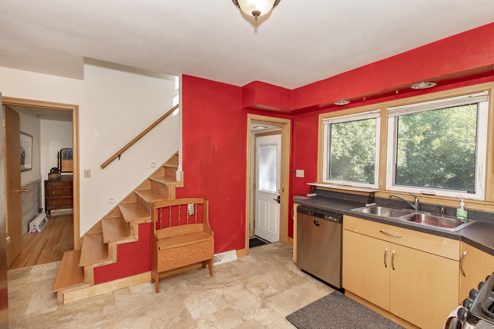 1948 single family home for sale at 1320 5th Street S in Moorhead, MN — 6 bed, 3 bath (photo 8 of 34)