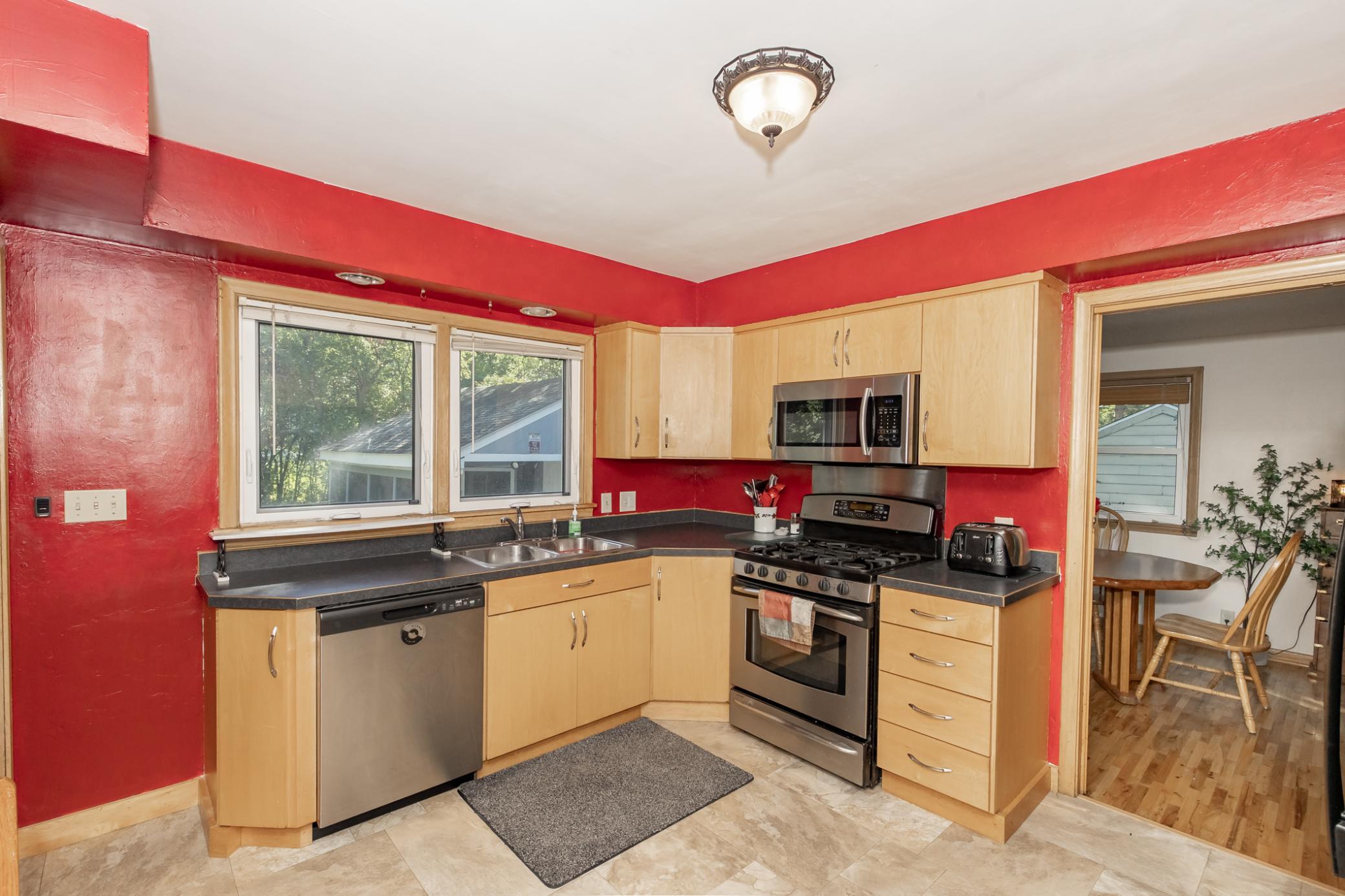 1948 single family home for sale at 1320 5th Street S in Moorhead, MN — 6 bed, 3 bath (photo 9 of 34)
