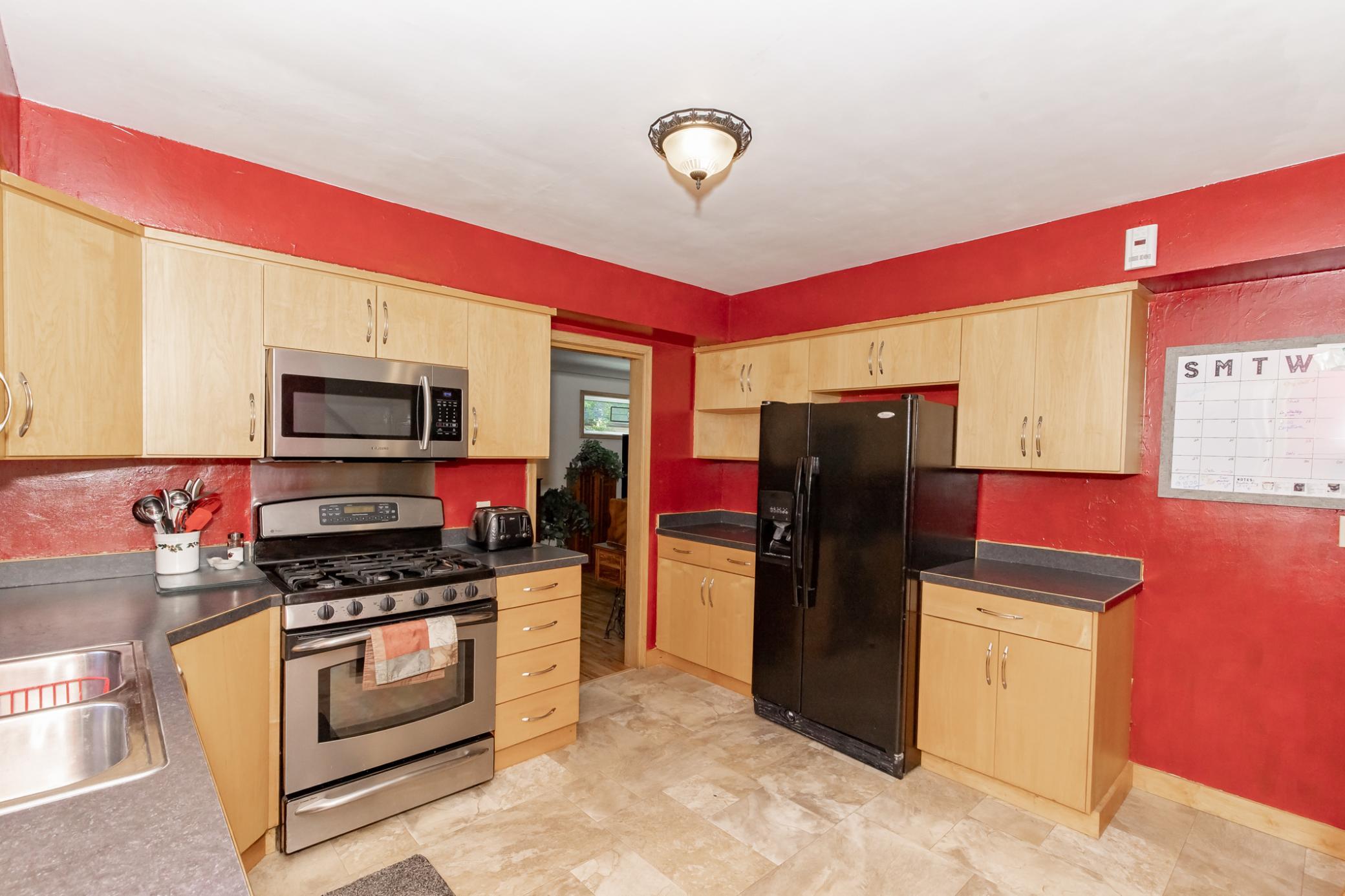 1948 single family home for sale at 1320 5th Street S in Moorhead, MN — 6 bed, 3 bath (photo 10 of 34)