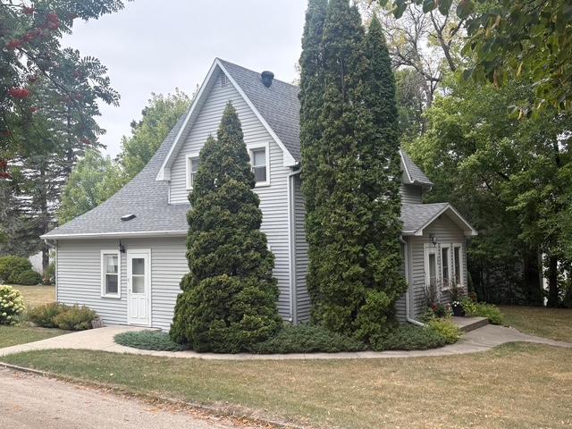 1937 single family home for sale at 308 4th Street SE in Pelican Rapids, MN — 4 bed, 3 bath (photo 2 of 17)
