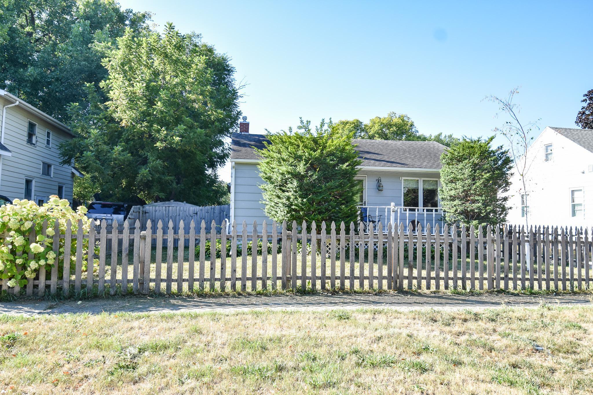 1951 single family home for sale at 1630 11 Avenue S in Fargo, ND — 4 bed, 3 bath (photo 2 of 29)