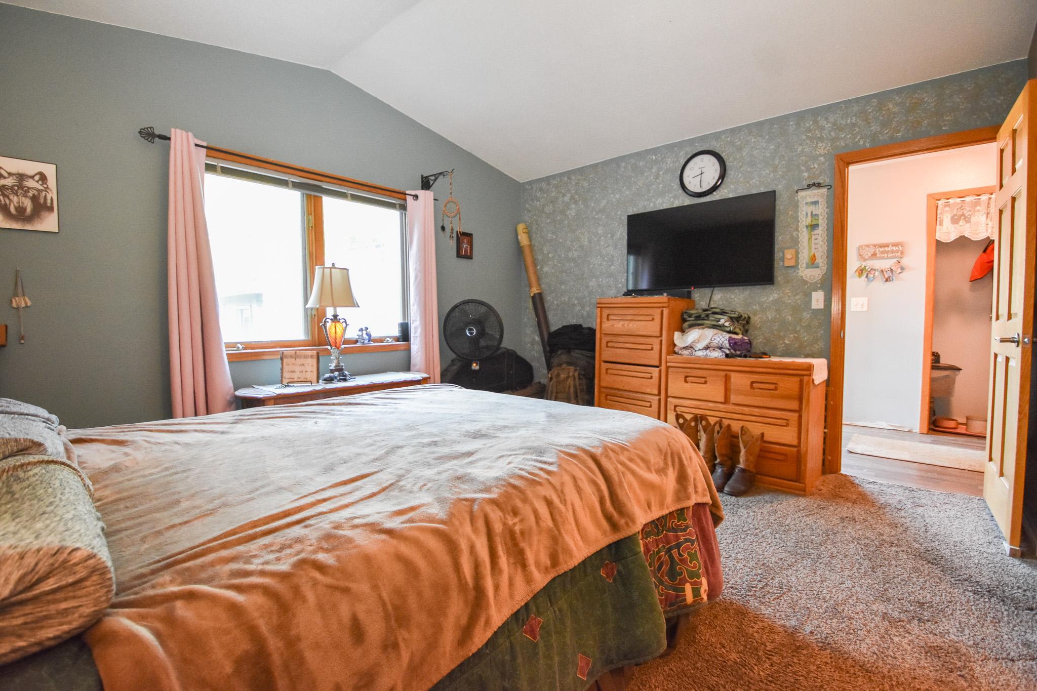 1951 single family home for sale at 1630 11 Avenue S in Fargo, ND — 4 bed, 3 bath (photo 14 of 29)