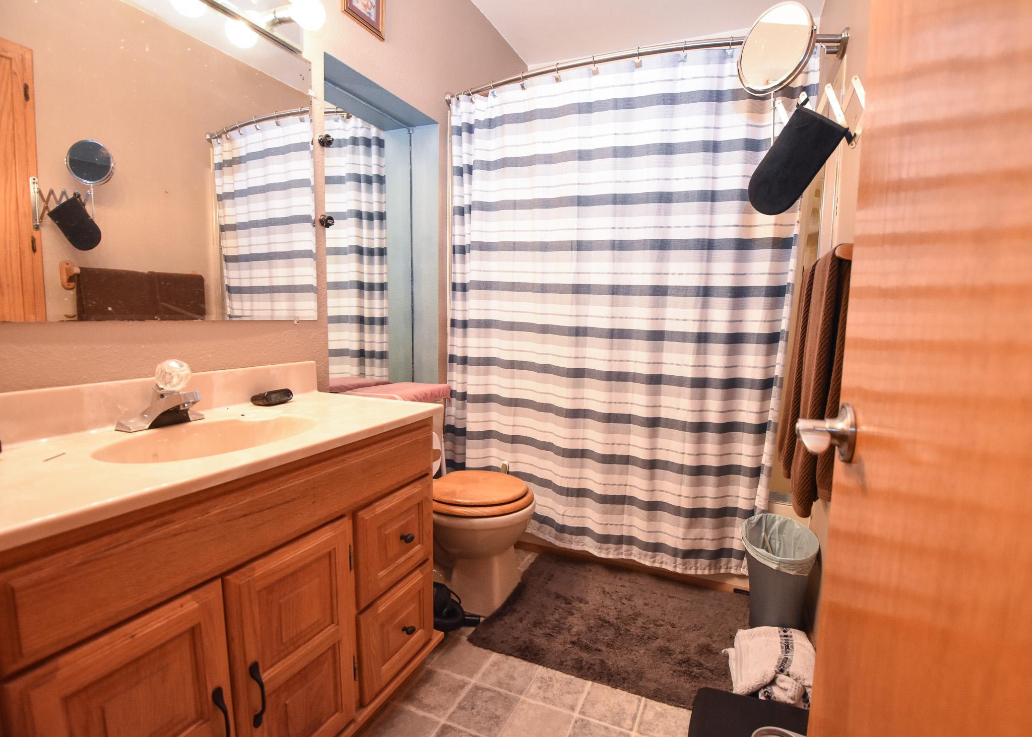 1951 single family home for sale at 1630 11 Avenue S in Fargo, ND — 4 bed, 3 bath (photo 17 of 29)