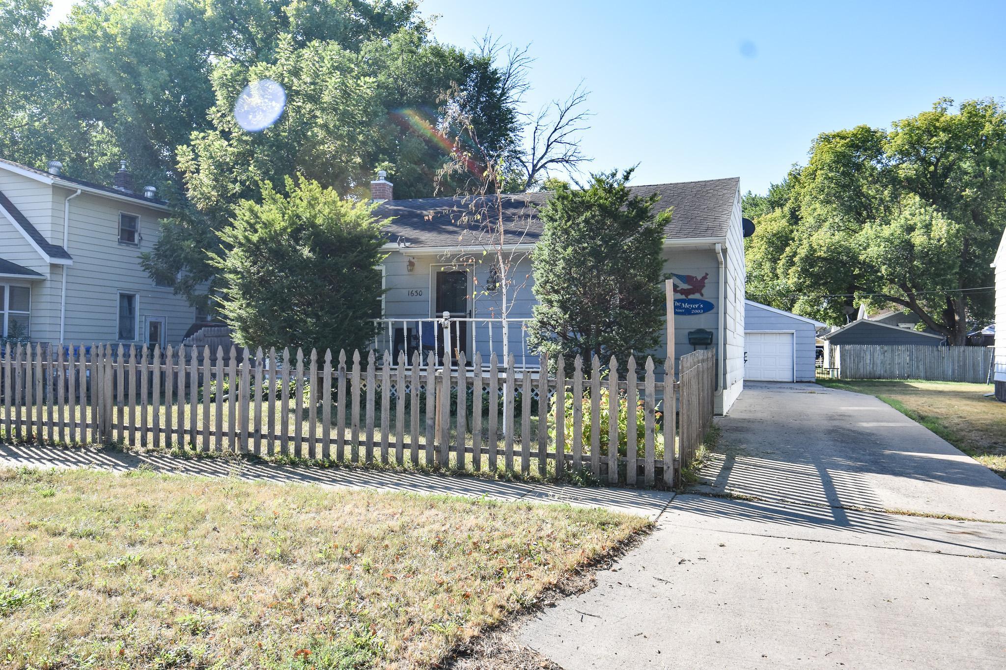 1951 single family home for sale at 1630 11 Avenue S in Fargo, ND — 4 bed, 3 bath (photo 3 of 29)