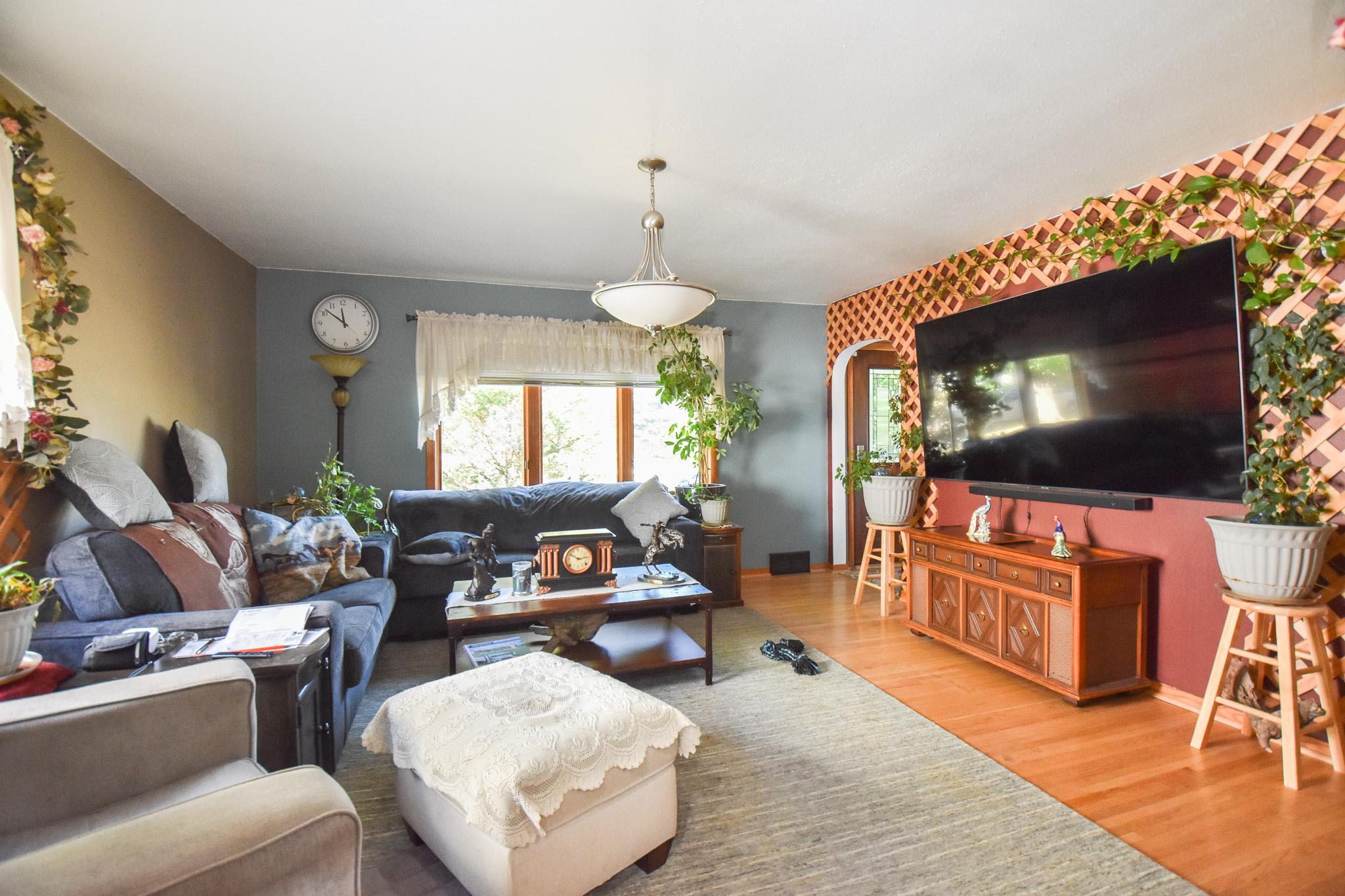 1951 single family home for sale at 1630 11 Avenue S in Fargo, ND — 4 bed, 3 bath (photo 5 of 29)