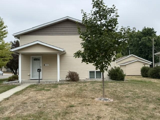 2003 single family home for sale at 130 12th Street N in Breckenridge, MN — 4 bed, 2 bath (photo 2 of 27)