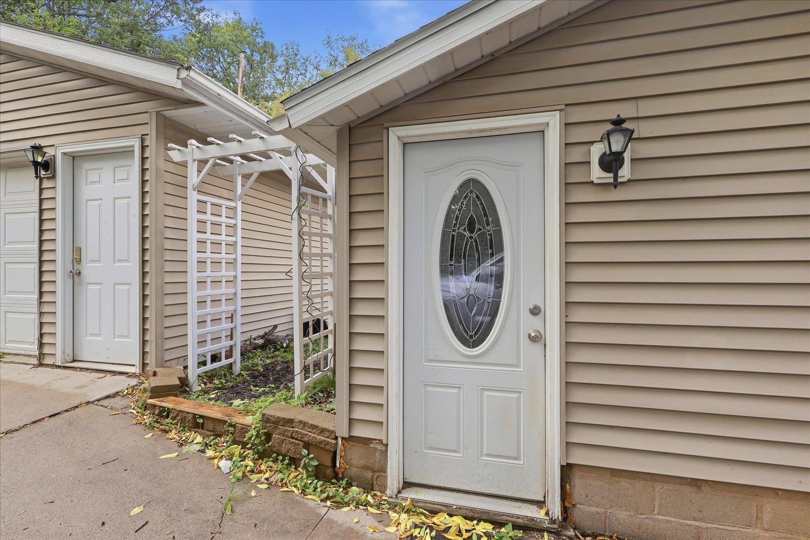 1920 single family home for sale at 406 Gunn Street in Coleraine, MN — 4 bed, 2 bath (photo 2 of 26)