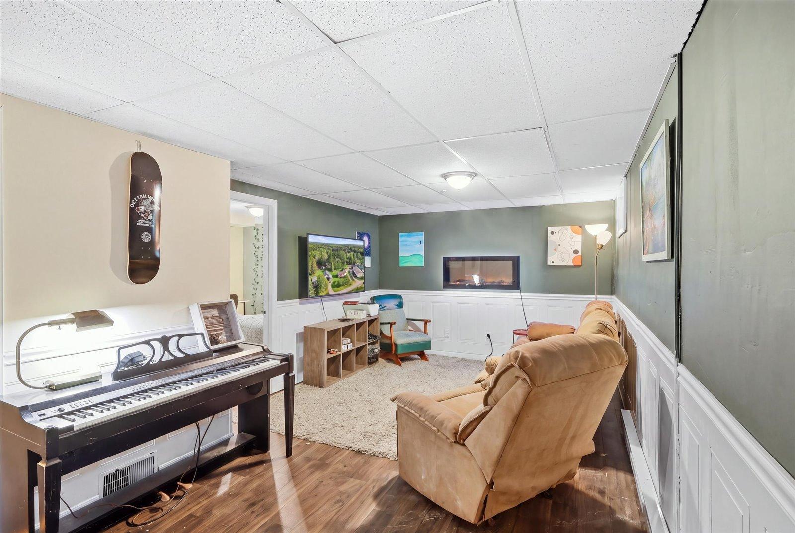 1920 single family home for sale at 406 Gunn Street in Coleraine, MN — 4 bed, 2 bath (photo 12 of 26)