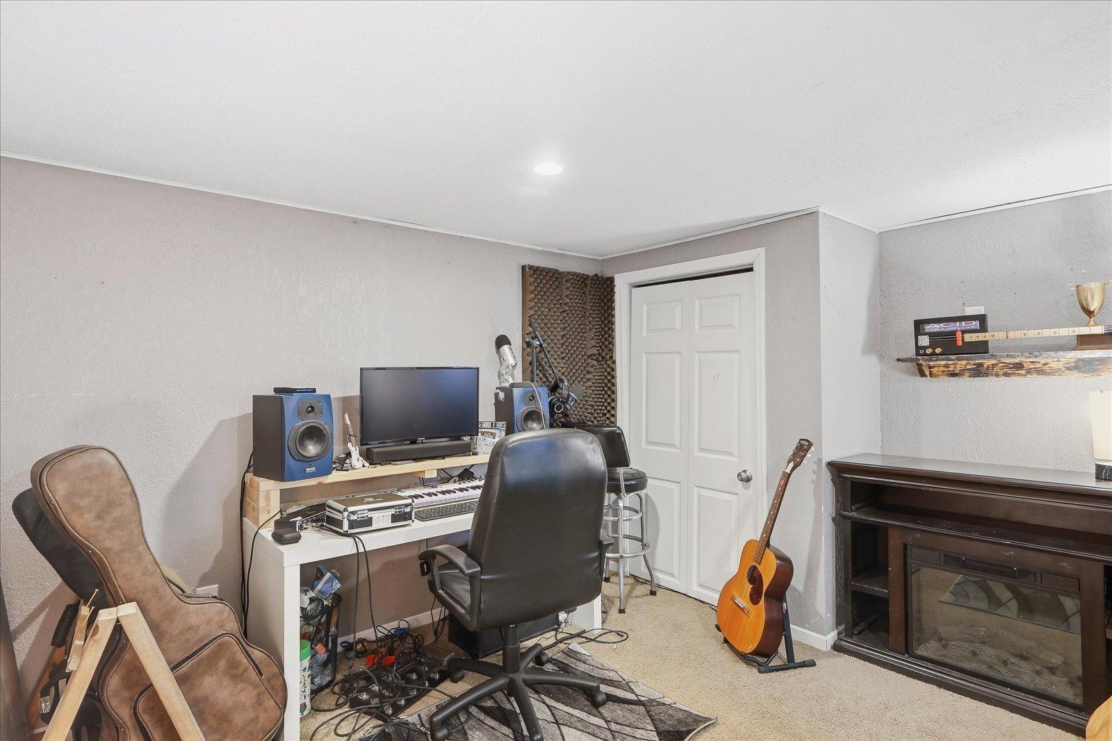 1920 single family home for sale at 406 Gunn Street in Coleraine, MN — 4 bed, 2 bath (photo 14 of 26)