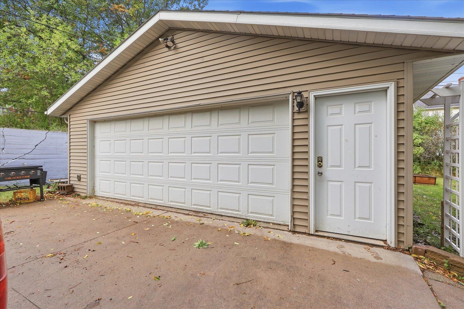 1920 single family home for sale at 406 Gunn Street in Coleraine, MN — 4 bed, 2 bath (photo 19 of 26)