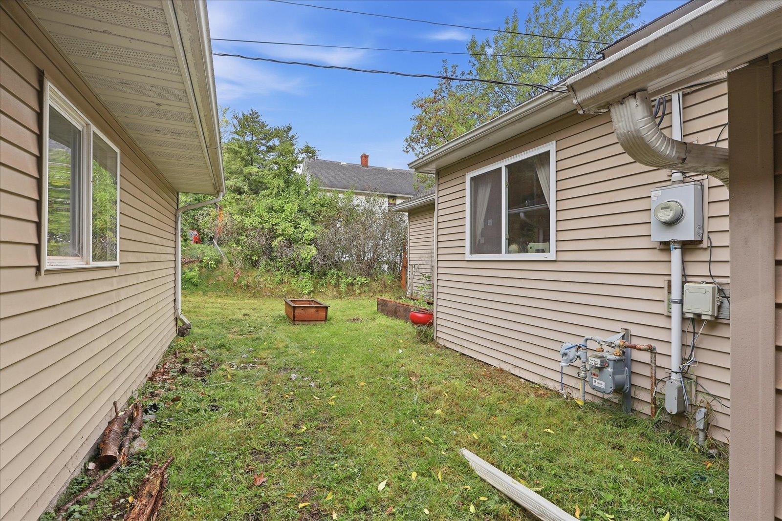 1920 single family home for sale at 406 Gunn Street in Coleraine, MN — 4 bed, 2 bath (photo 22 of 26)