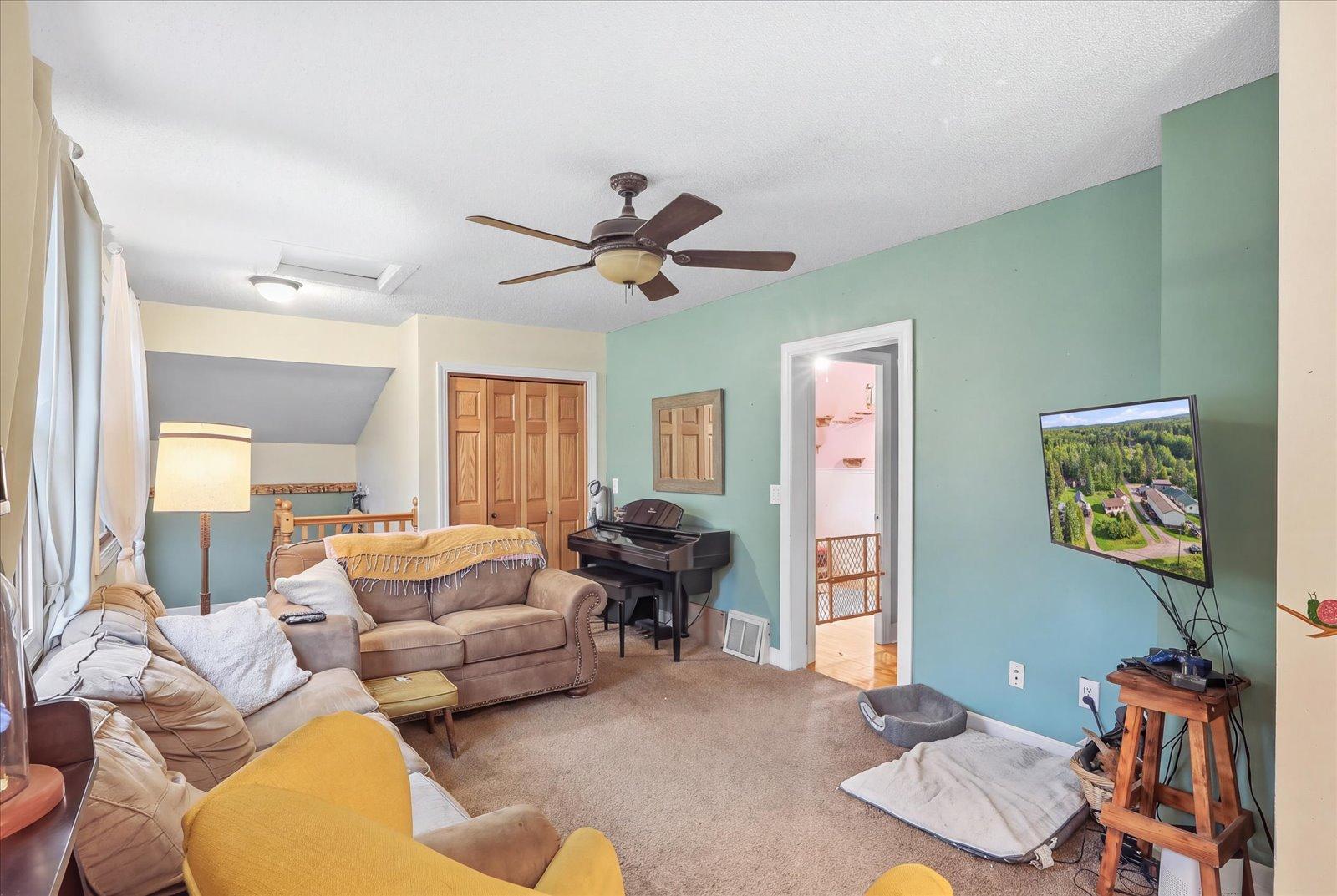 1920 single family home for sale at 406 Gunn Street in Coleraine, MN — 4 bed, 2 bath (photo 4 of 26)