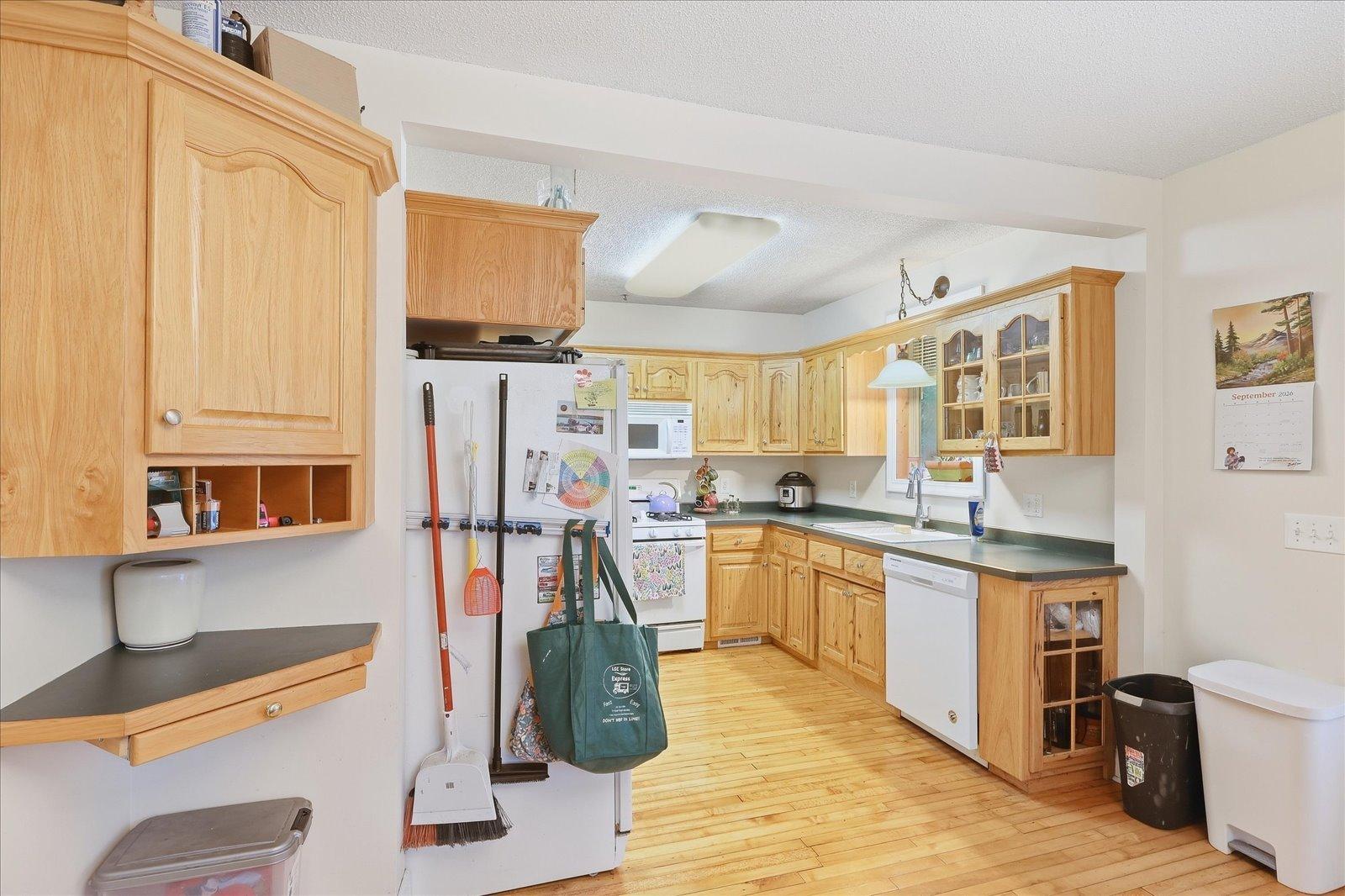 1920 single family home for sale at 406 Gunn Street in Coleraine, MN — 4 bed, 2 bath (photo 5 of 26)