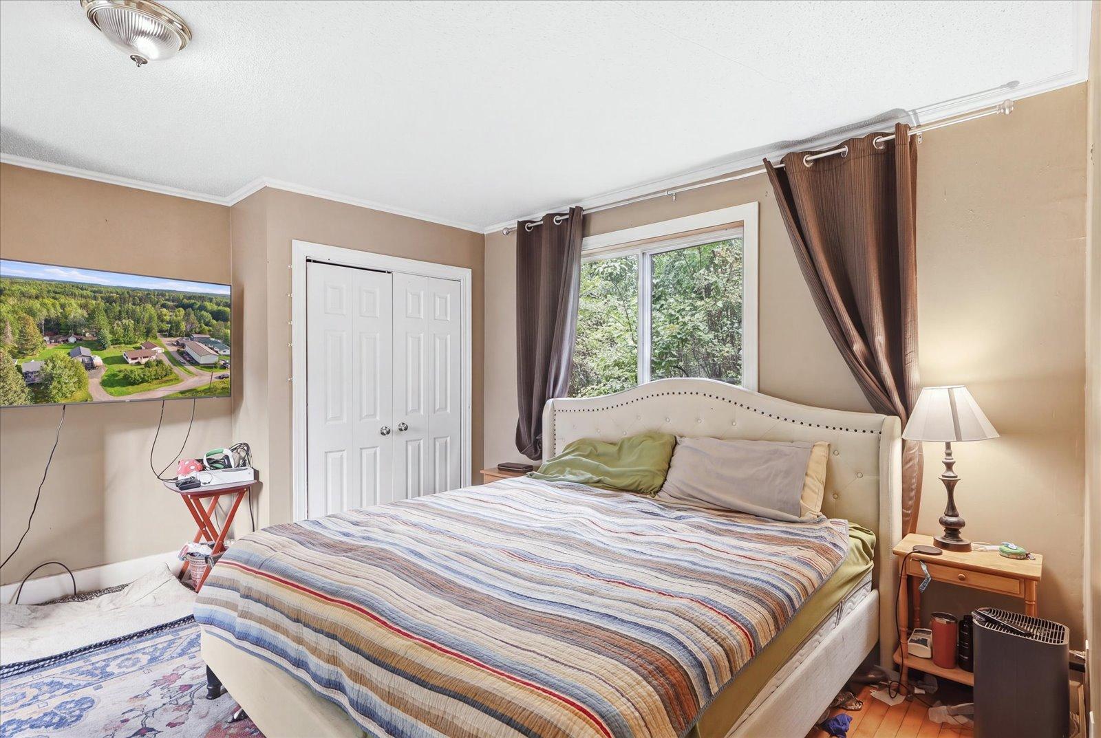 1920 single family home for sale at 406 Gunn Street in Coleraine, MN — 4 bed, 2 bath (photo 7 of 26)