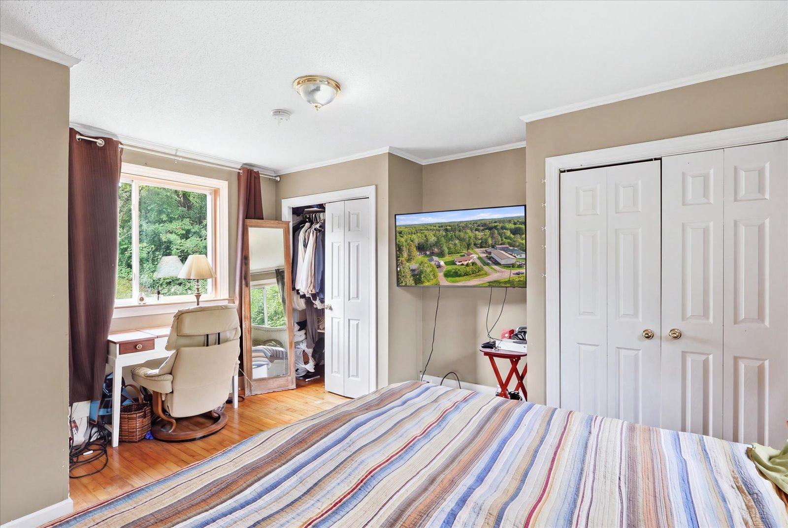 1920 single family home for sale at 406 Gunn Street in Coleraine, MN — 4 bed, 2 bath (photo 8 of 26)