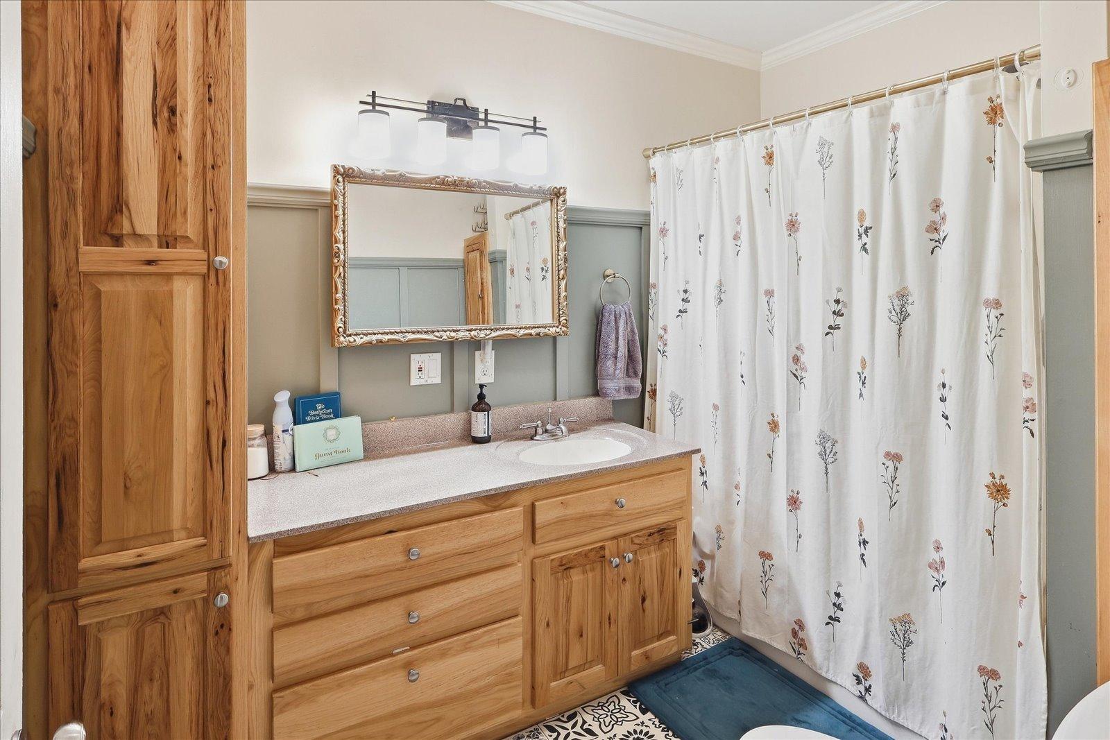 1920 single family home for sale at 406 Gunn Street in Coleraine, MN — 4 bed, 2 bath (photo 9 of 26)
