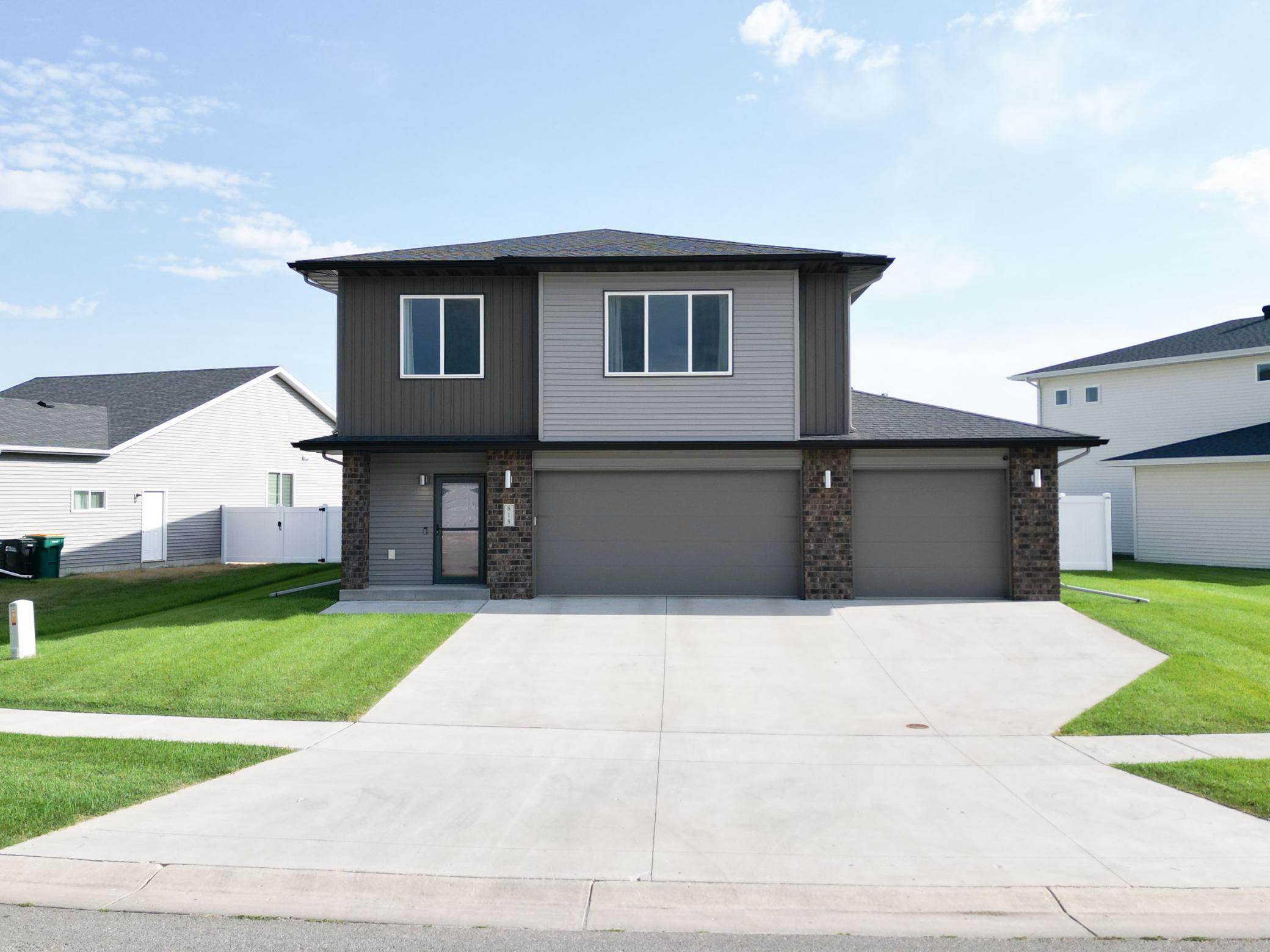 818 ALBERT Drive W, West Fargo, ND