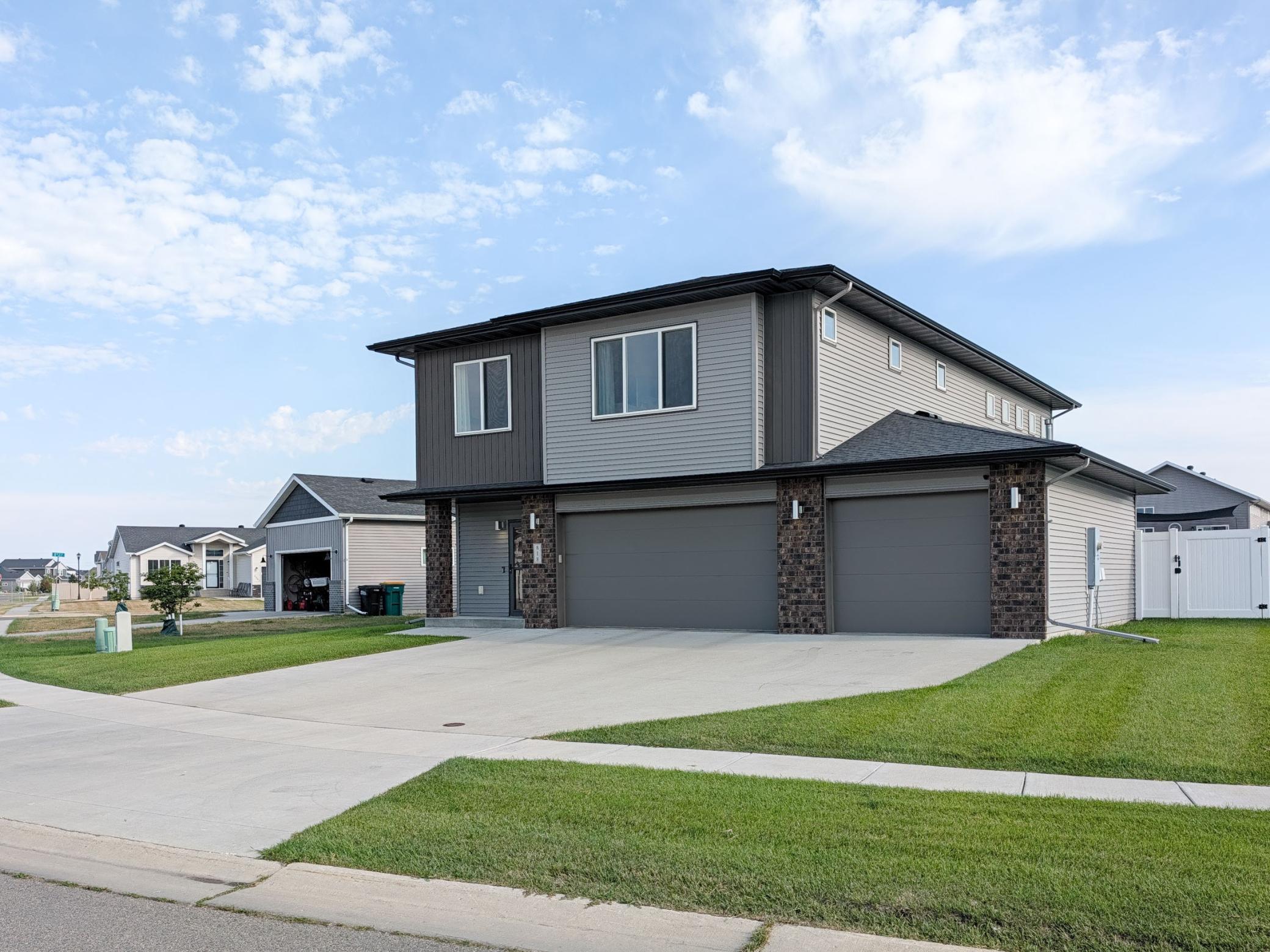 2018 single family home for sale at 818 ALBERT Drive W in West Fargo, ND — 4 bed, 3 bath (photo 3 of 59)