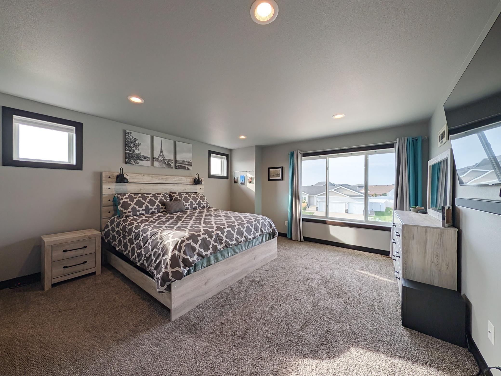 2018 single family home for sale at 818 ALBERT Drive W in West Fargo, ND — 4 bed, 3 bath (photo 35 of 59)