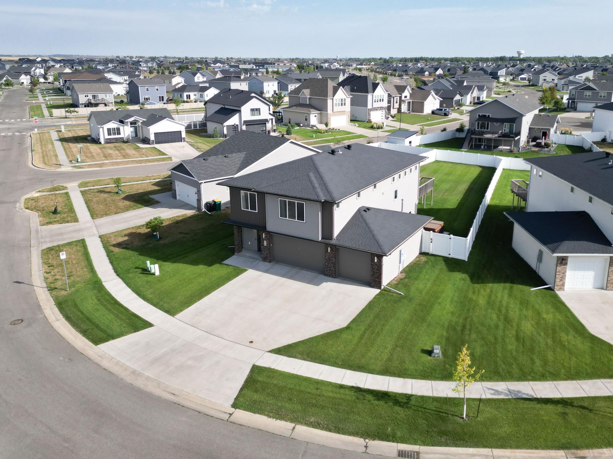 2018 single family home for sale at 818 ALBERT Drive W in West Fargo, ND — 4 bed, 3 bath (photo 5 of 59)