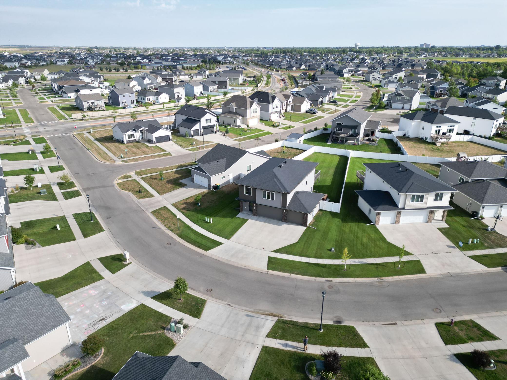 2018 single family home for sale at 818 ALBERT Drive W in West Fargo, ND — 4 bed, 3 bath (photo 59 of 59)