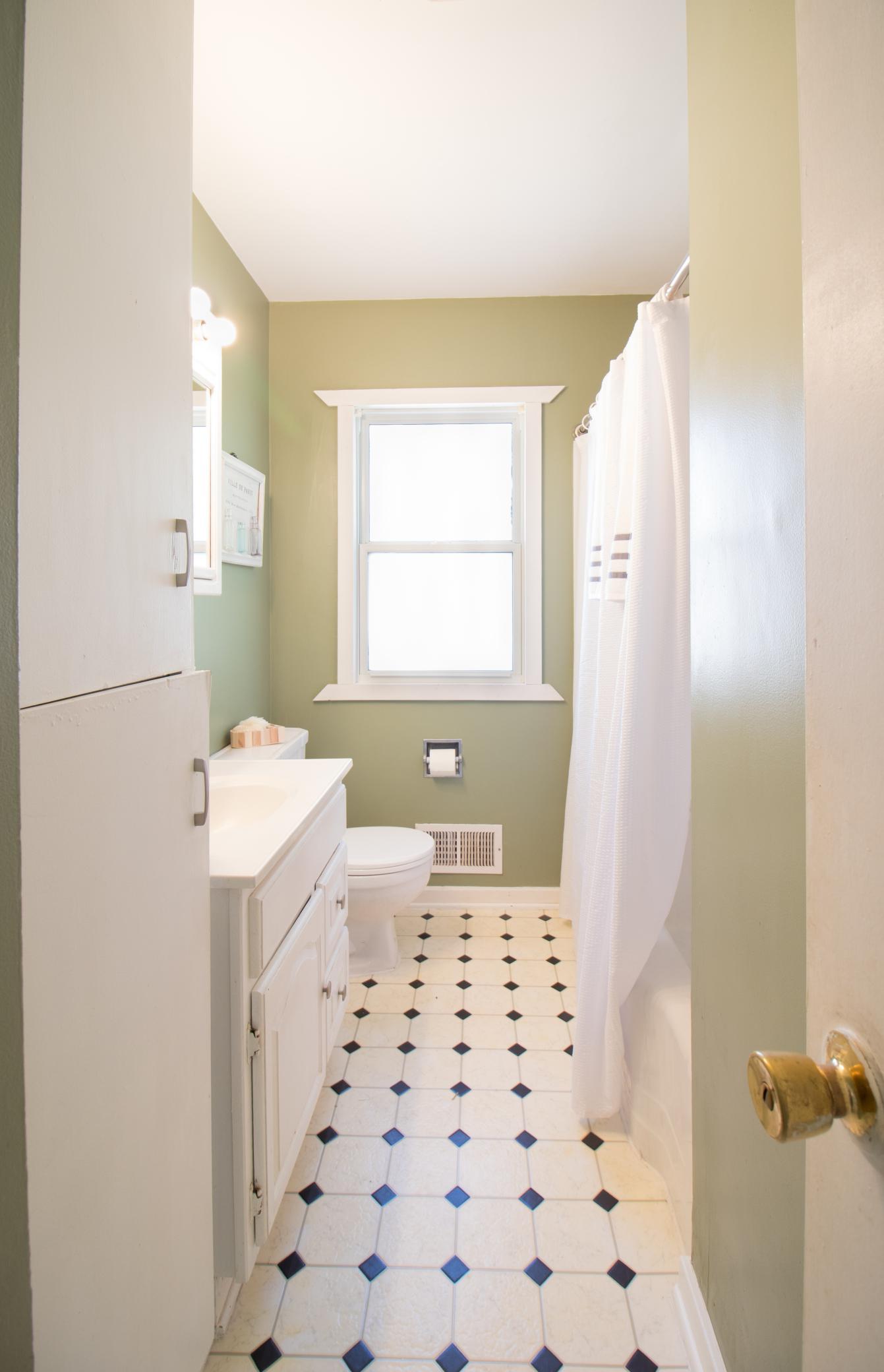 1952 single family home for sale at 517 NE 10th Avenue in Grand Rapids, MN — 2 bed, 1 bath (photo 8 of 14)