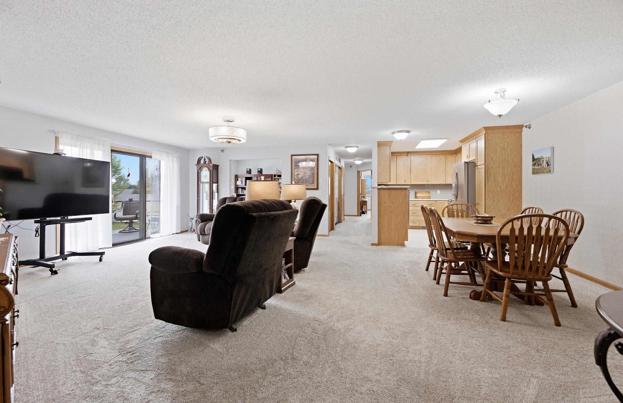 1992 condo for sale at 3201 14th Street S, Unit 203 in Moorhead, MN — 2 bed, 2 bath (photo 19 of 36)