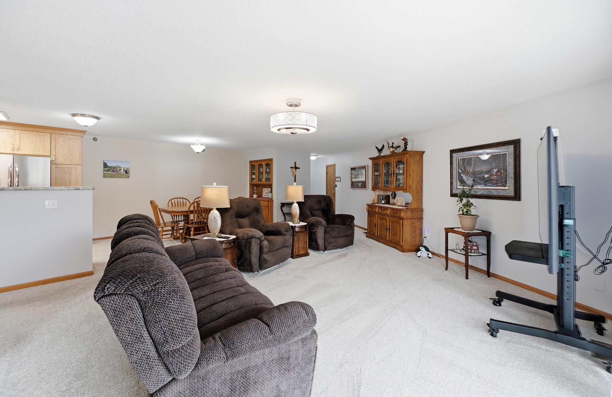 1992 condo for sale at 3201 14th Street S, Unit 203 in Moorhead, MN — 2 bed, 2 bath (photo 22 of 36)