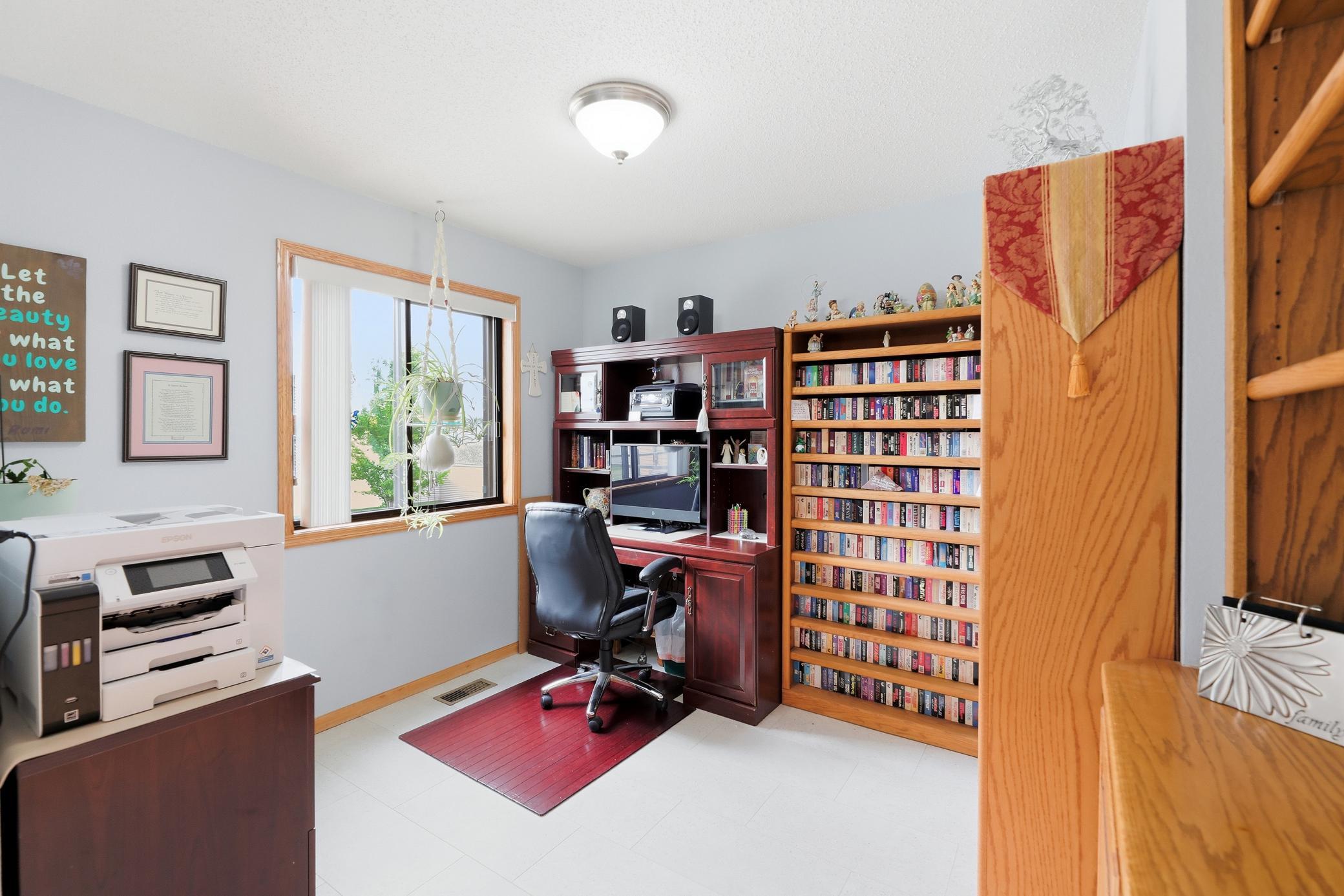 1992 condo for sale at 3201 14th Street S, Unit 203 in Moorhead, MN — 2 bed, 2 bath (photo 23 of 36)