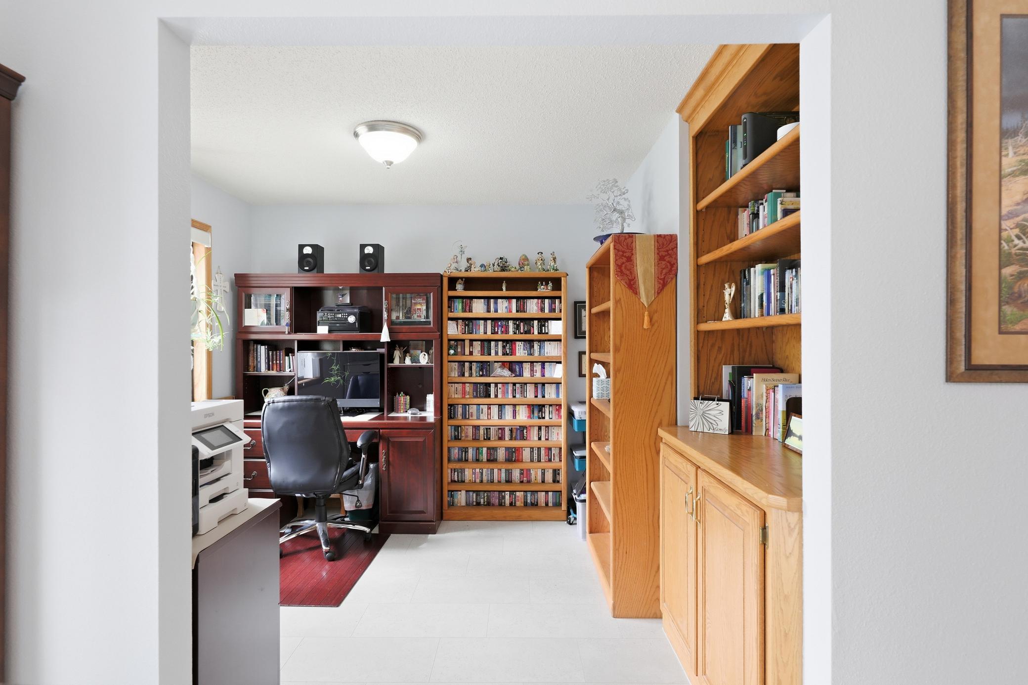 1992 condo for sale at 3201 14th Street S, Unit 203 in Moorhead, MN — 2 bed, 2 bath (photo 24 of 36)