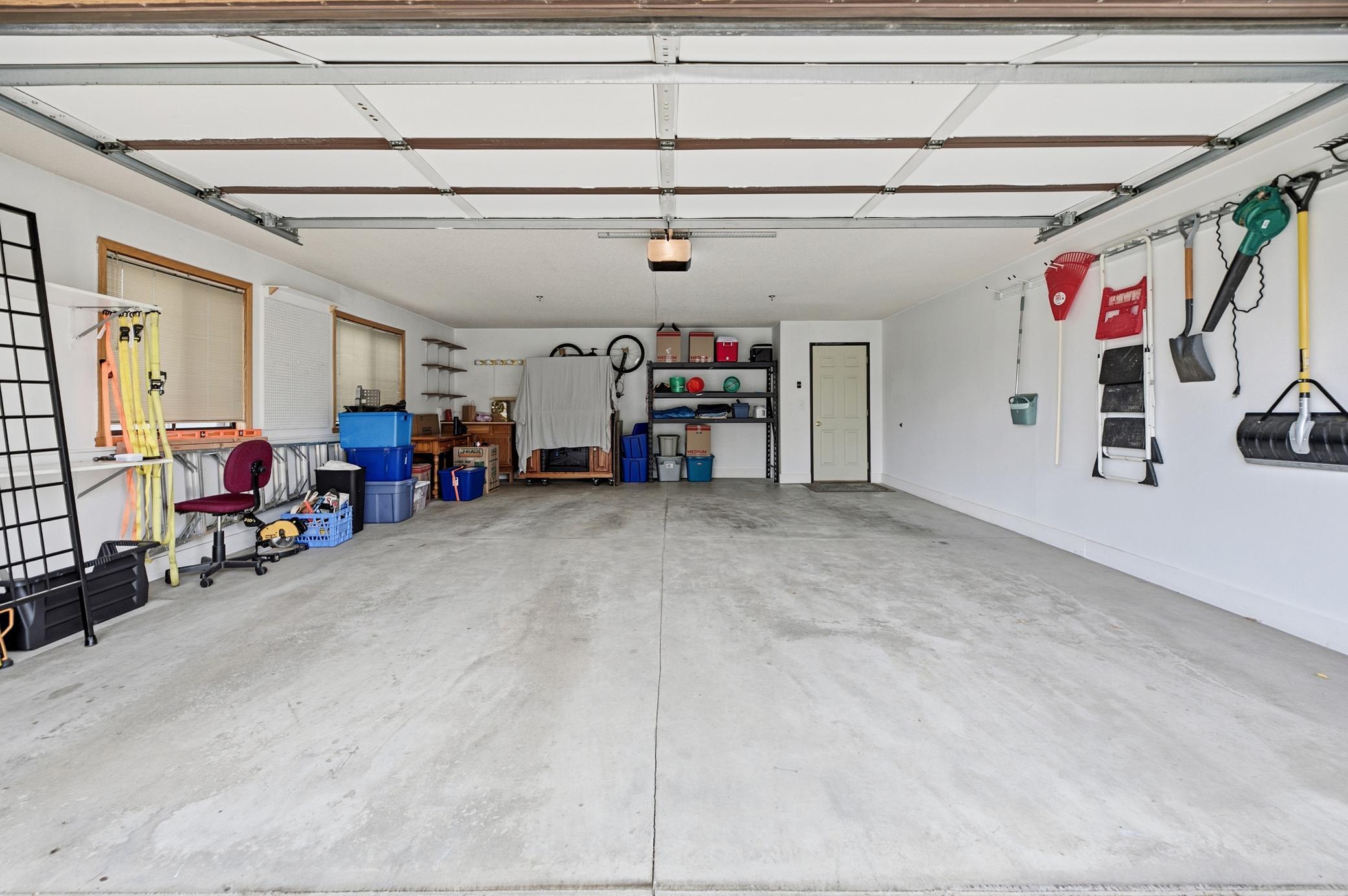 1992 condo for sale at 3201 14th Street S, Unit 203 in Moorhead, MN — 2 bed, 2 bath (photo 5 of 36)