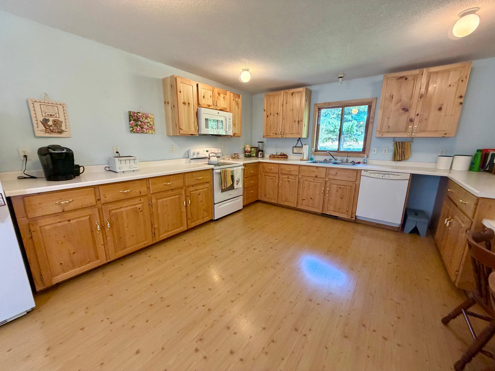 2003 single family home for sale at 14255 County Highway 11 in Audubon, MN — 3 bed, 3 bath (photo 9 of 47)