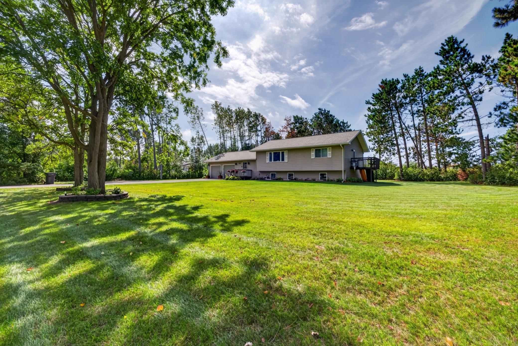 2001 single family home for sale at 2122 Harrison Court SW in Bemidji, MN — 3 bed, 3 bath (photo 2 of 34)