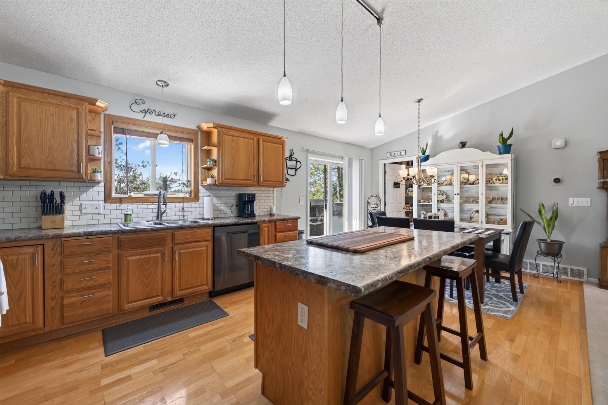 2001 single family home for sale at 2122 Harrison Court SW in Bemidji, MN — 3 bed, 3 bath (photo 18 of 34)
