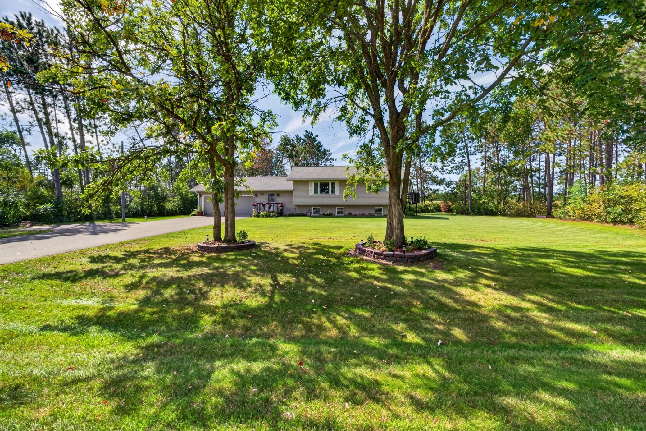 2001 single family home for sale at 2122 Harrison Court SW in Bemidji, MN — 3 bed, 3 bath (photo 3 of 34)