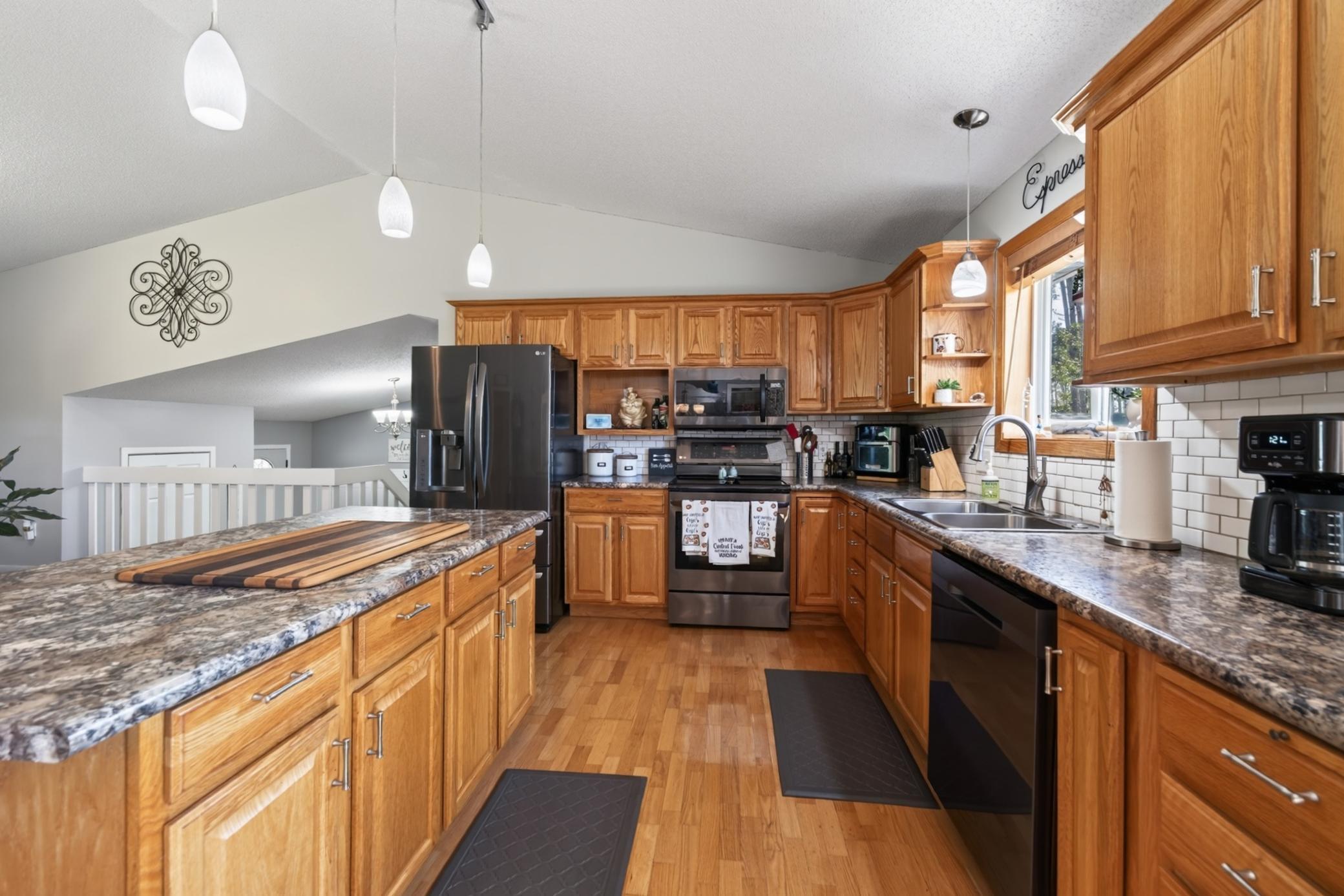 2001 single family home for sale at 2122 Harrison Court SW in Bemidji, MN — 3 bed, 3 bath (photo 21 of 34)